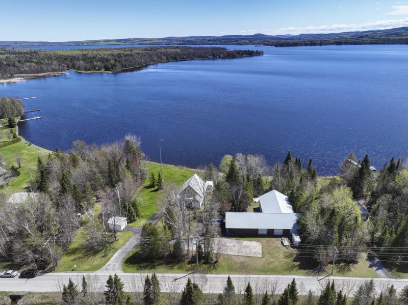 Lac Aylmer, BeaulacGarthby. Wow! Domaine unique, bord de l'eau