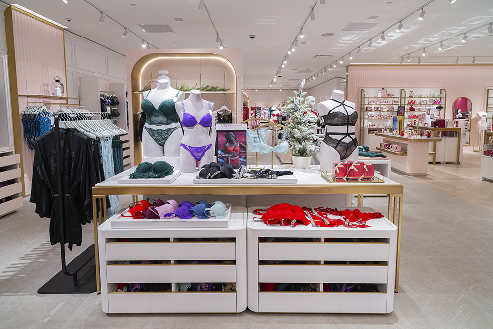 Victoria’s Secret Unveils New Experiential Concept in Chicago Visual