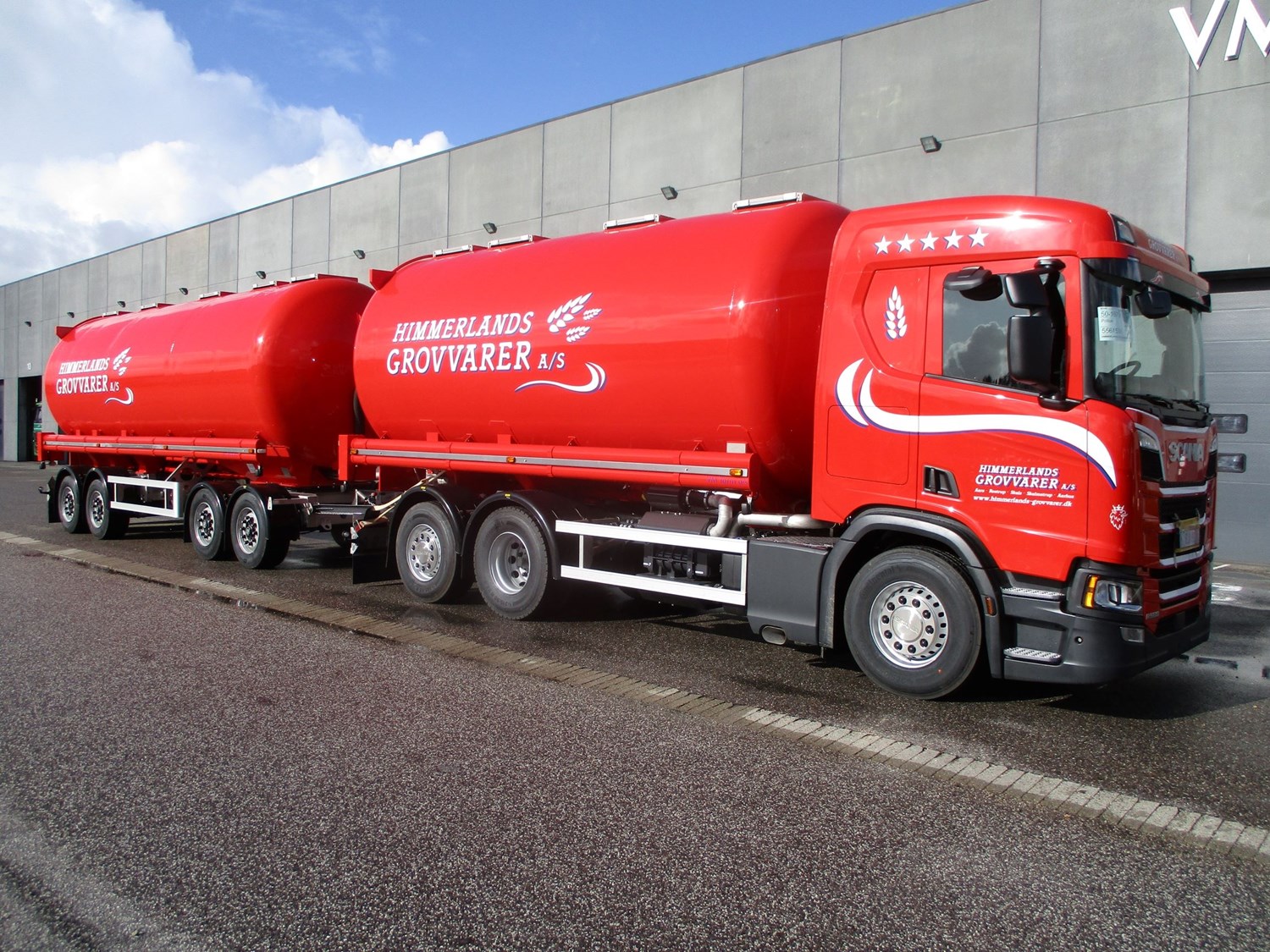 Feed tanker and feed trailers VM Tarm a/s