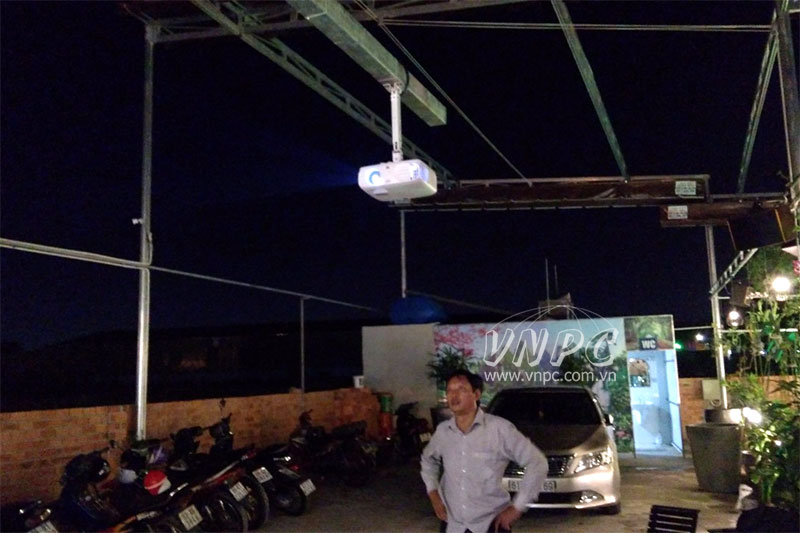 Lắp máy chiếu Viewsonic PX700HD Quán Cafe tại TX.Thuận An