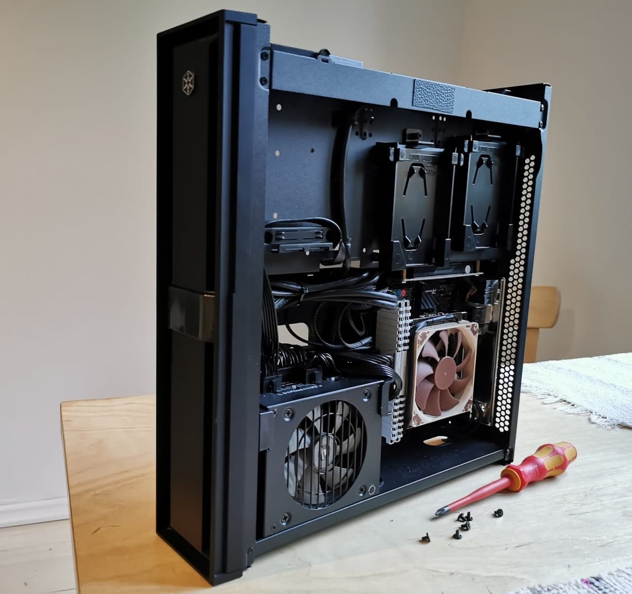 The 5 Best Portable PC Cases With Handles (Buying Guide) Voltcave