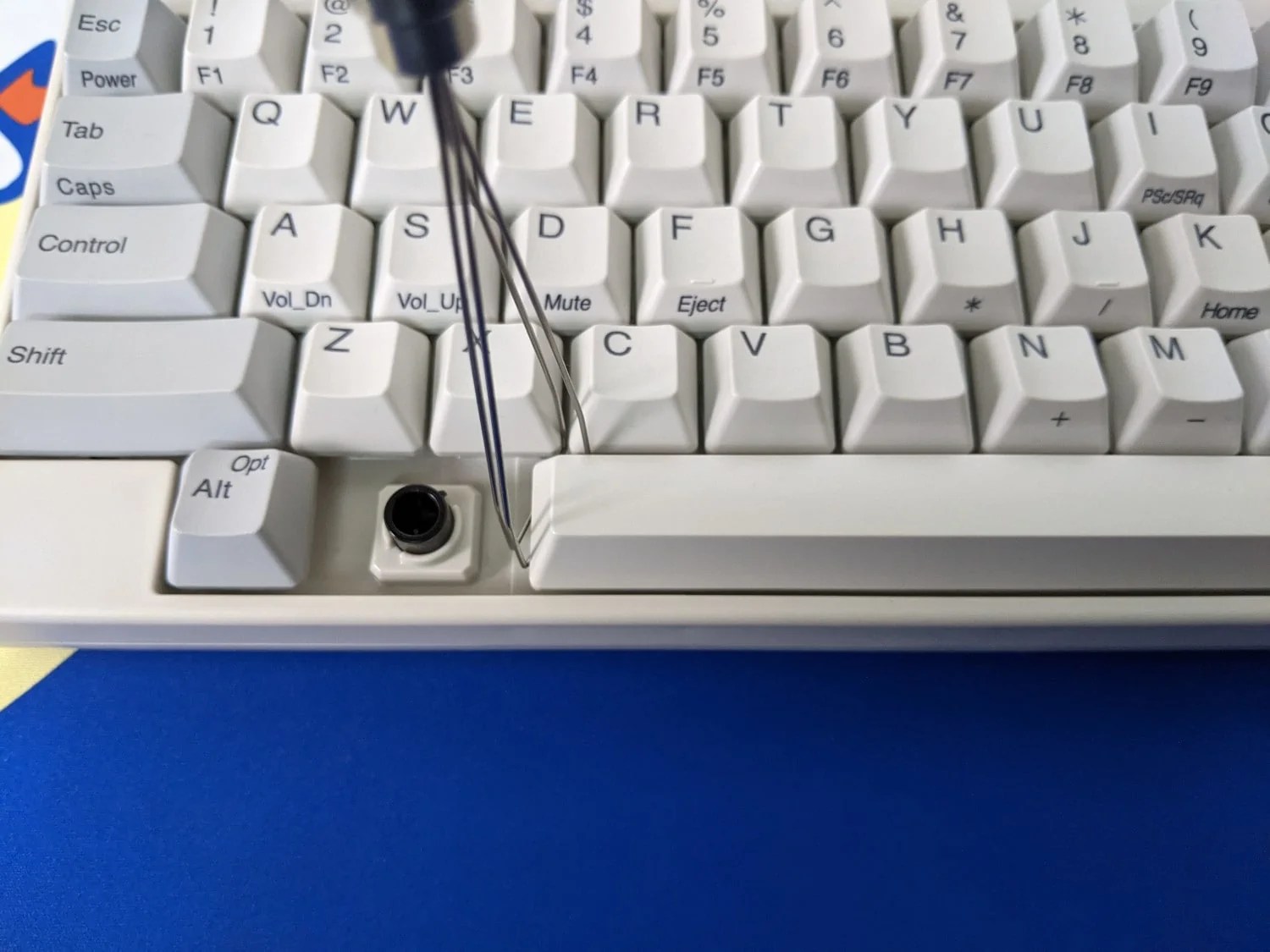 How to Remove Keycaps From a Mechanical Keyboard Voltcave