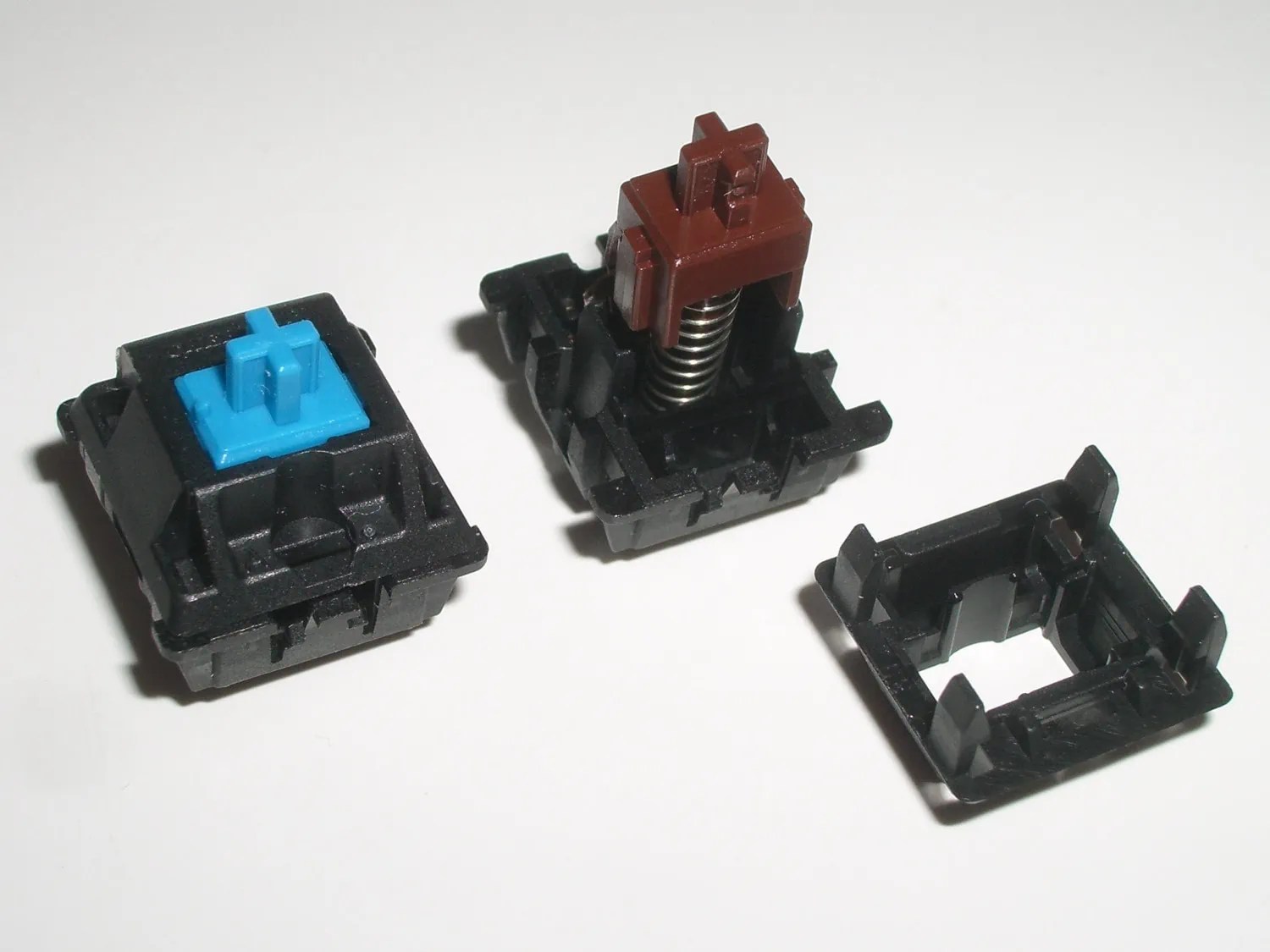 Optical vs. Mechanical Switches Which One's Better? Voltcave
