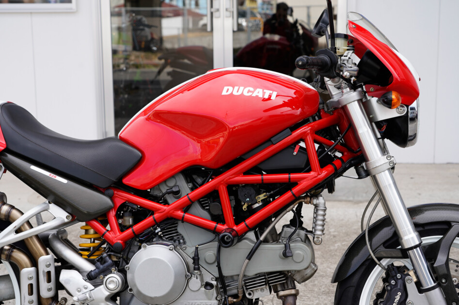 ドゥカティS2Rフロントカウル美品。