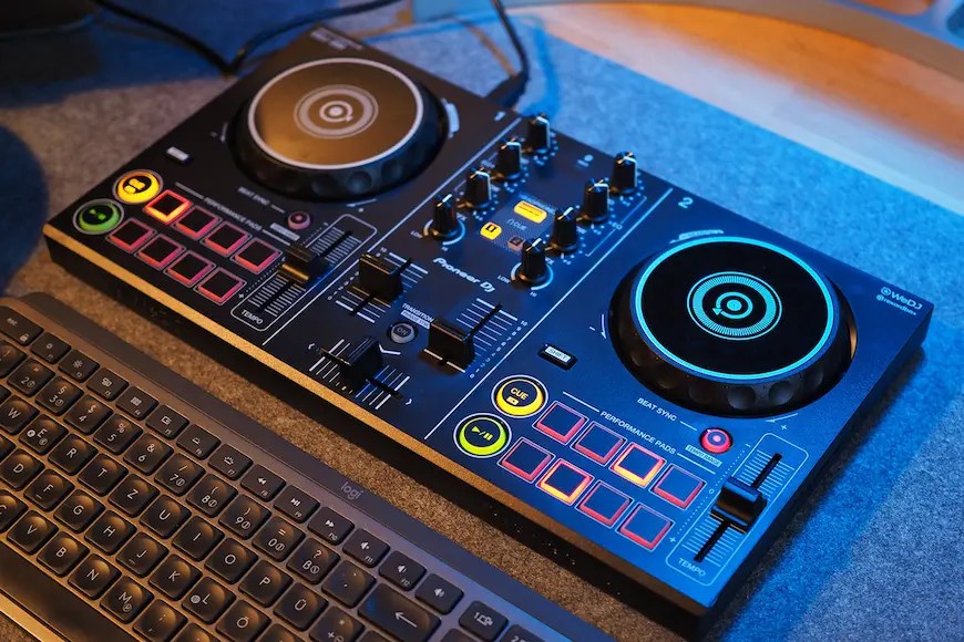 Pioneer DDJ 200 vs Numark Party Mix ¿Cuál es mejor para ti? ® ≫