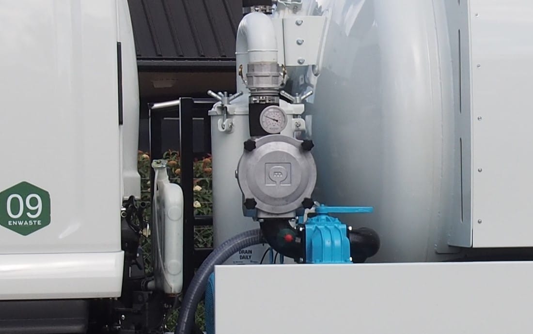 Secondary moisture traps & final filters Vacuum truck maintenance