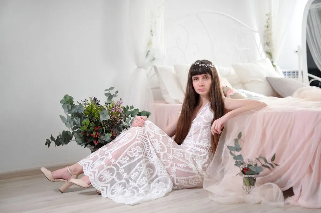 5 Best & Simple Tips To Style Elegant Dresses For Flat Chests