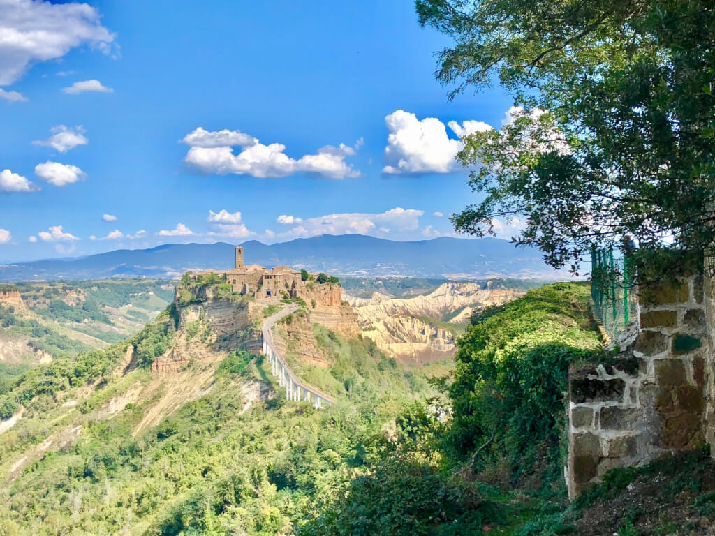 イタリア観光 チヴィタに行く途中にある町 ワインの産地 オルヴィエート 行き方は Voyage Et Avion