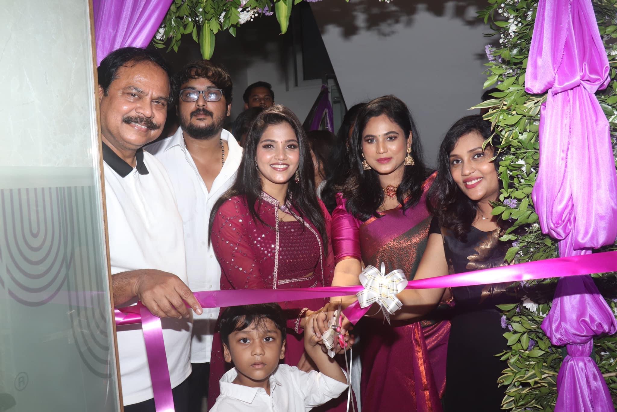 Naturals 775th Salon launched by Actress & influencers Kanmani