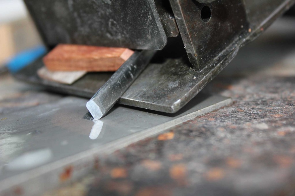 VIDEO How To Sharpen Carving Chisels And A 90 Degree Corner Chisel.