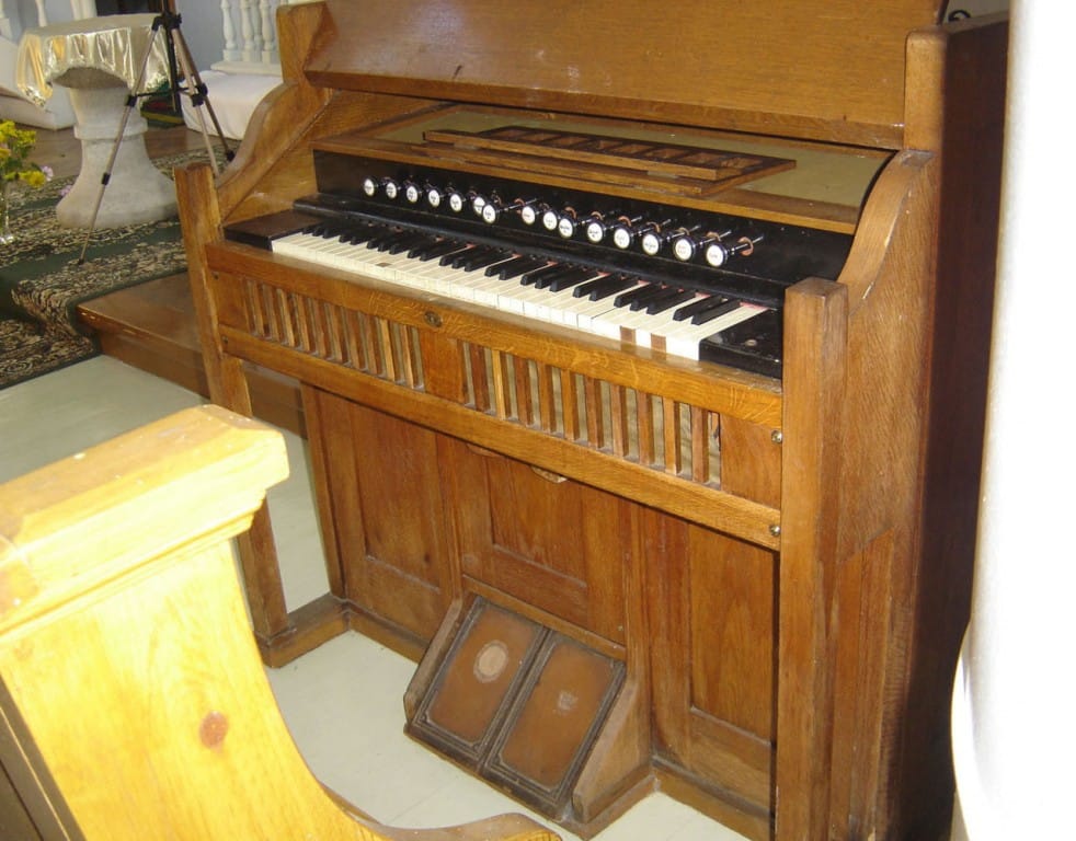 77 off "Royal Reed Organ" by PrecisionsoundVSTBuzz