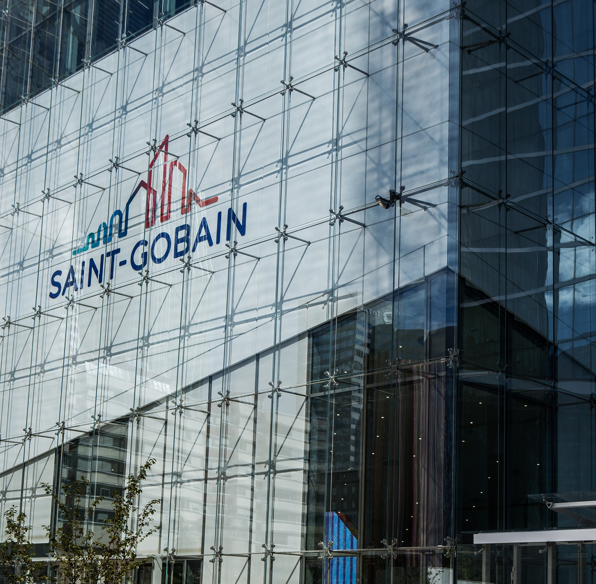 Former SaintGobain lawyer alleges he was fired after raising pollution