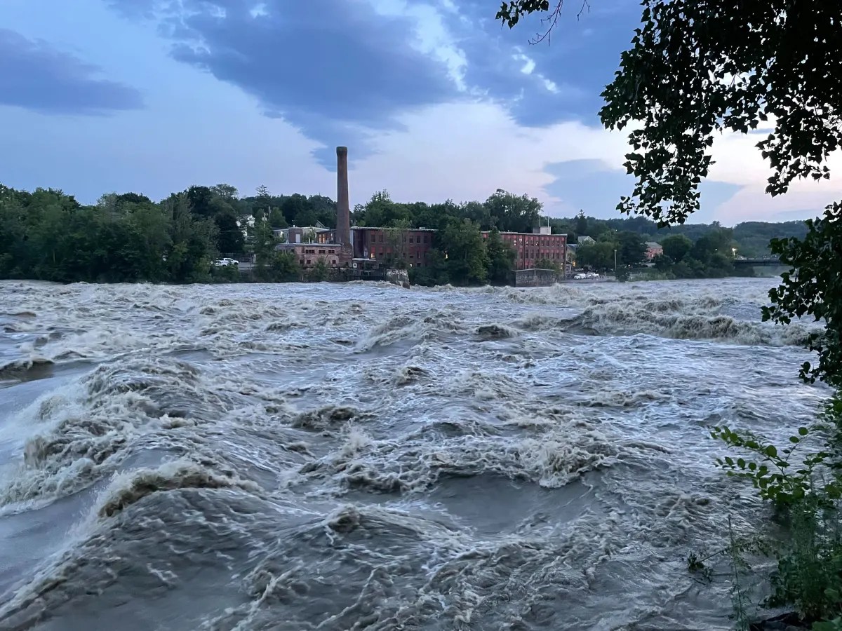 Sewer line break dumps untreated wastewater into Winooski River, Lake