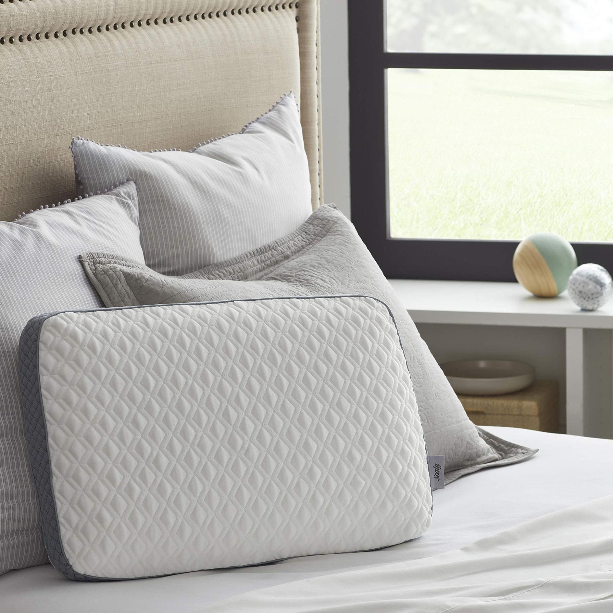 Memory Foam Pillow là gì? Ưu nhược điểm của Memory Foam Pillow Vua Nệm