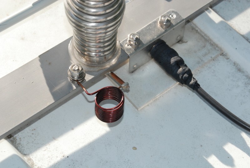 A High Efficiency "Screwdriver" Remote Tuned Mobile Antenna