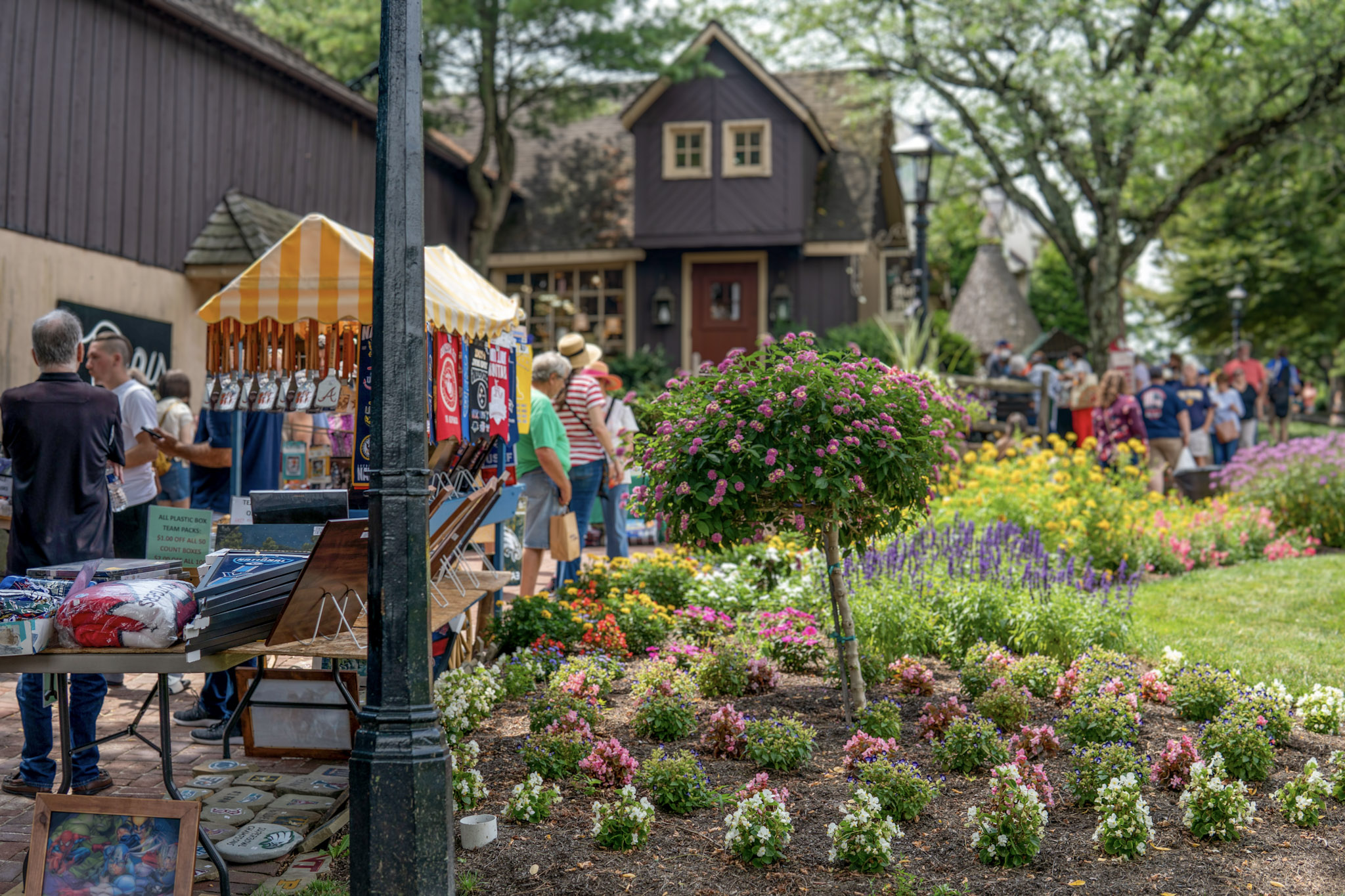 STRAWBERRY FESTIVAL IN PEDDLER'S VILLAGE MAY 5, 2024 Wade Tours Bus