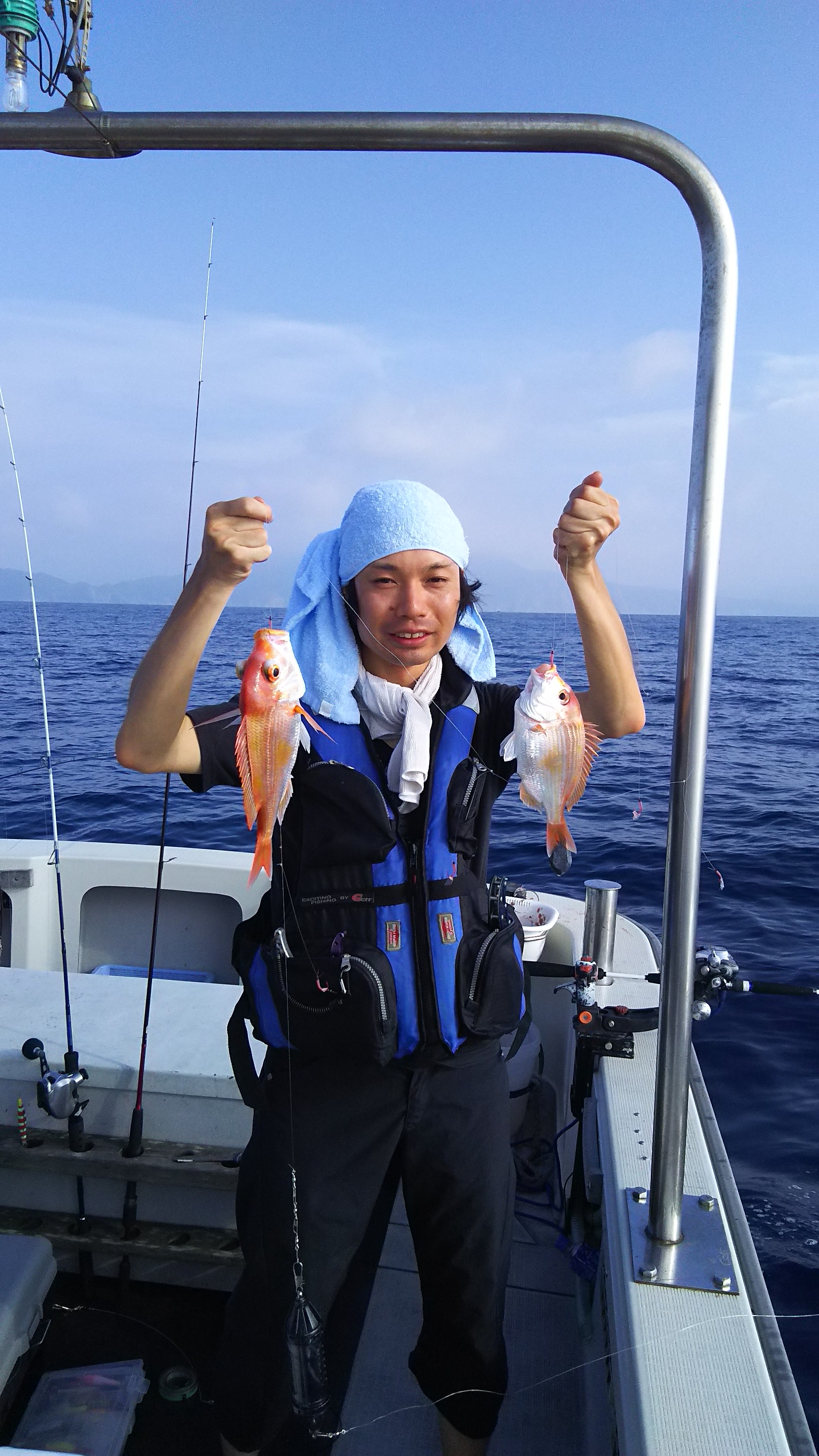 8月8日小浜沖へサビキ釣り、夜はイカメタル、浮きスッテで マイカ釣りに出港、レンコダイ5匹、イカ10パイでした。 日本海小浜の釣り船わかさⅡ