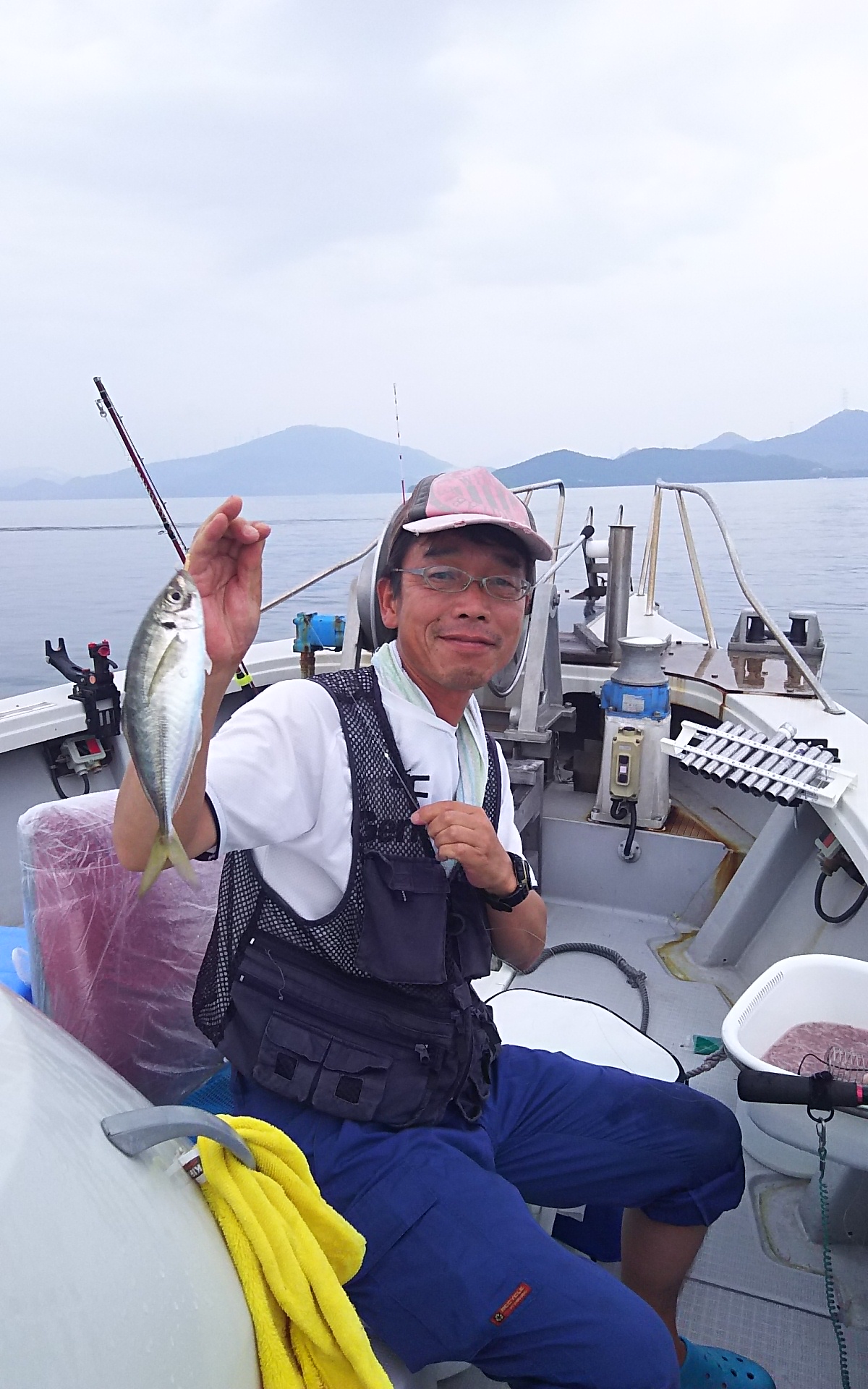 7月9日小浜沖へアジ、マイカ釣りに出船、アジ20～25cm 45匹、マイカ57ハイでした。 日本海小浜の釣り船わかさⅡ