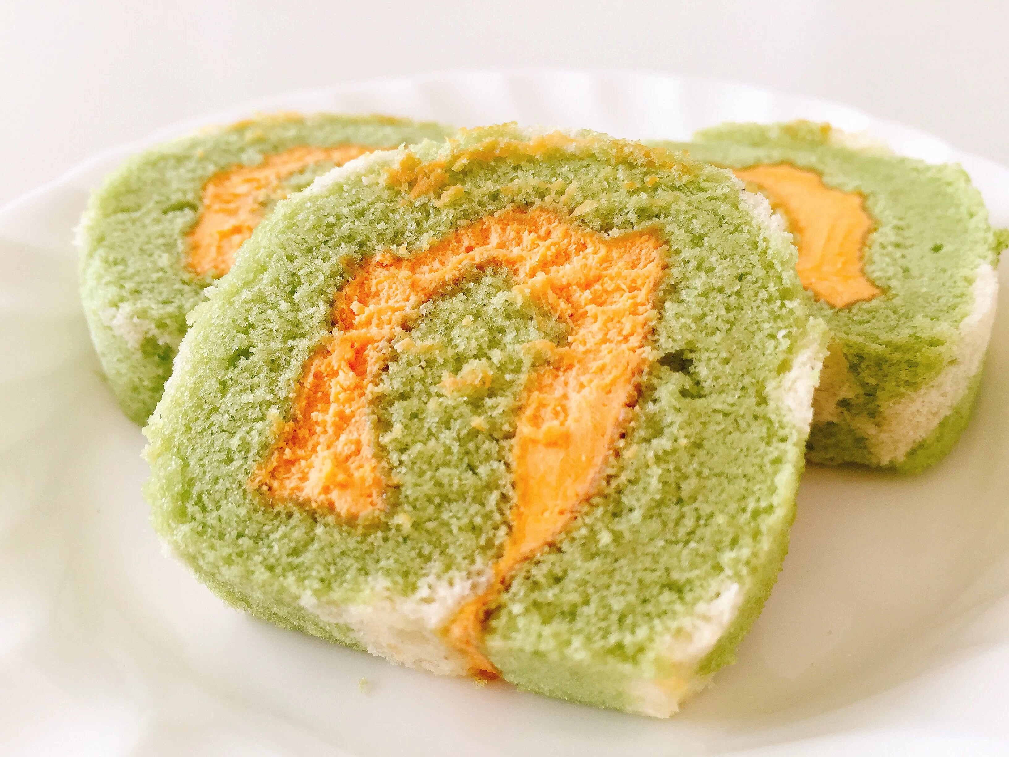 夏を彩るロールケーキ Jgブフェロール 富良野産メロン 和光食材株式会社