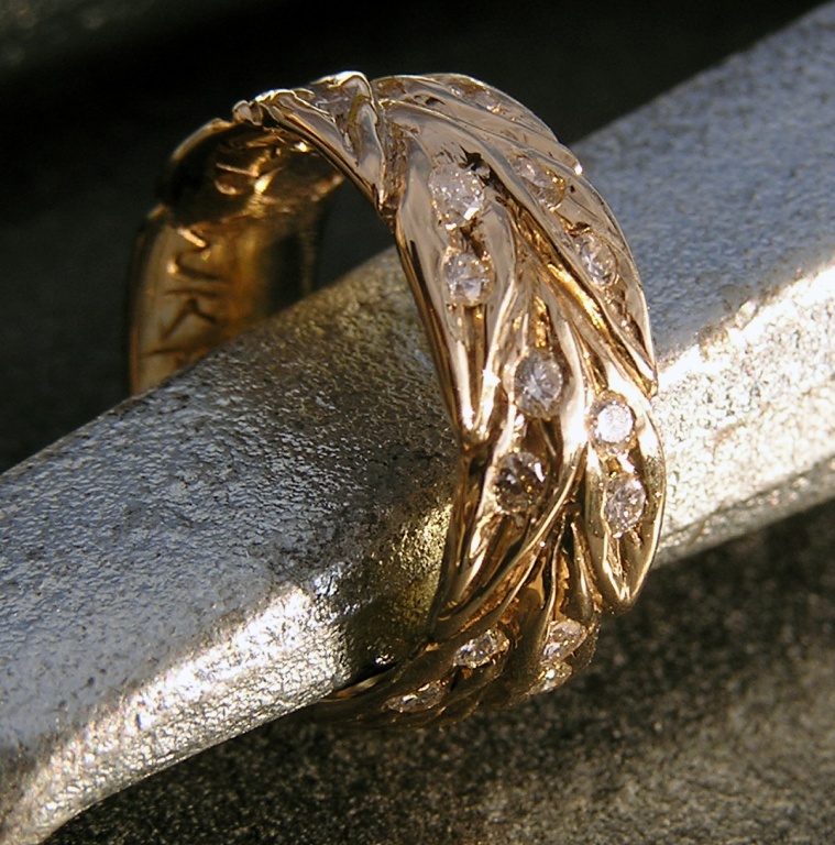 Diamond dew drop wedding band