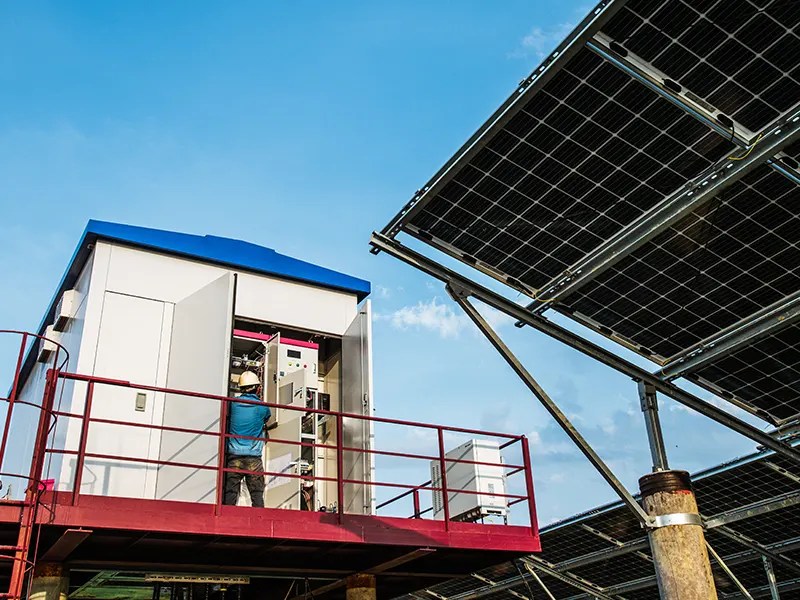 How do solarpowered generators work? WalkingSolar