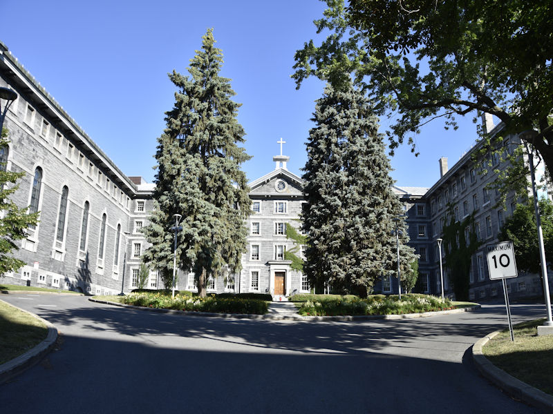 Shaughnessy Village Walk Montreal