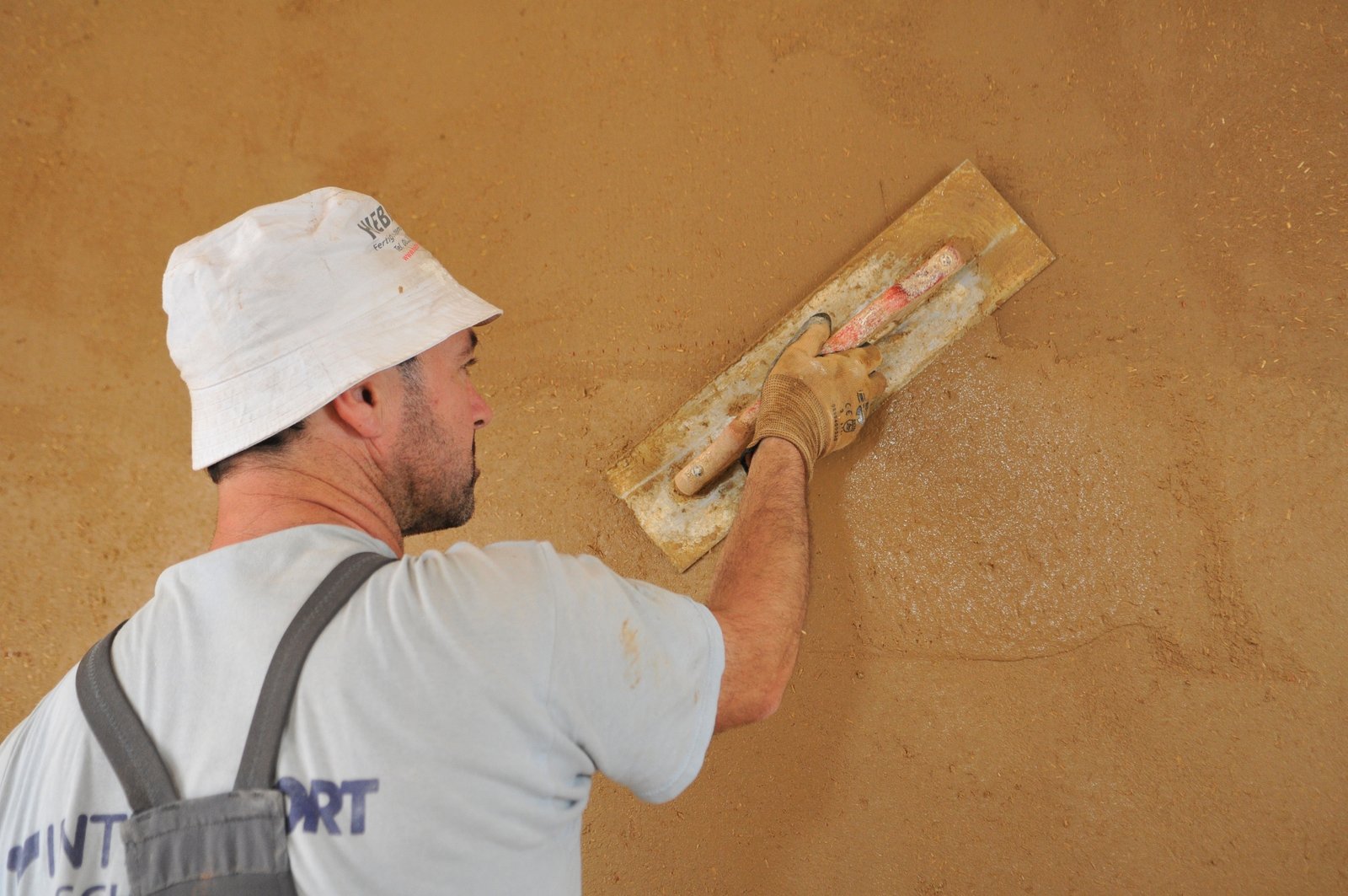 Clay Plaster WEM heating and cooling systems for walls, ceilings and