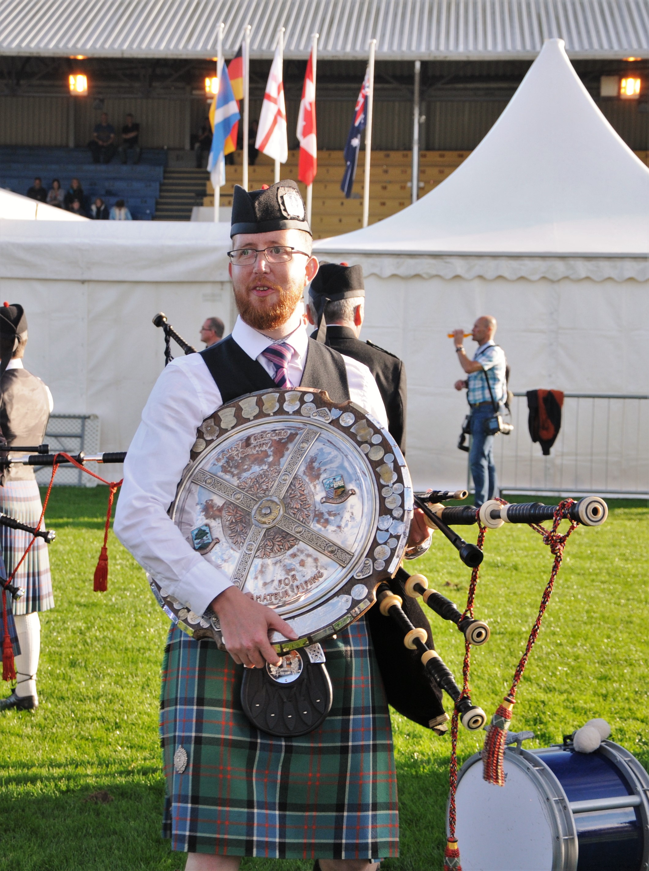 Pipe Major Stands Down Wallacestone & District Pipe Band
