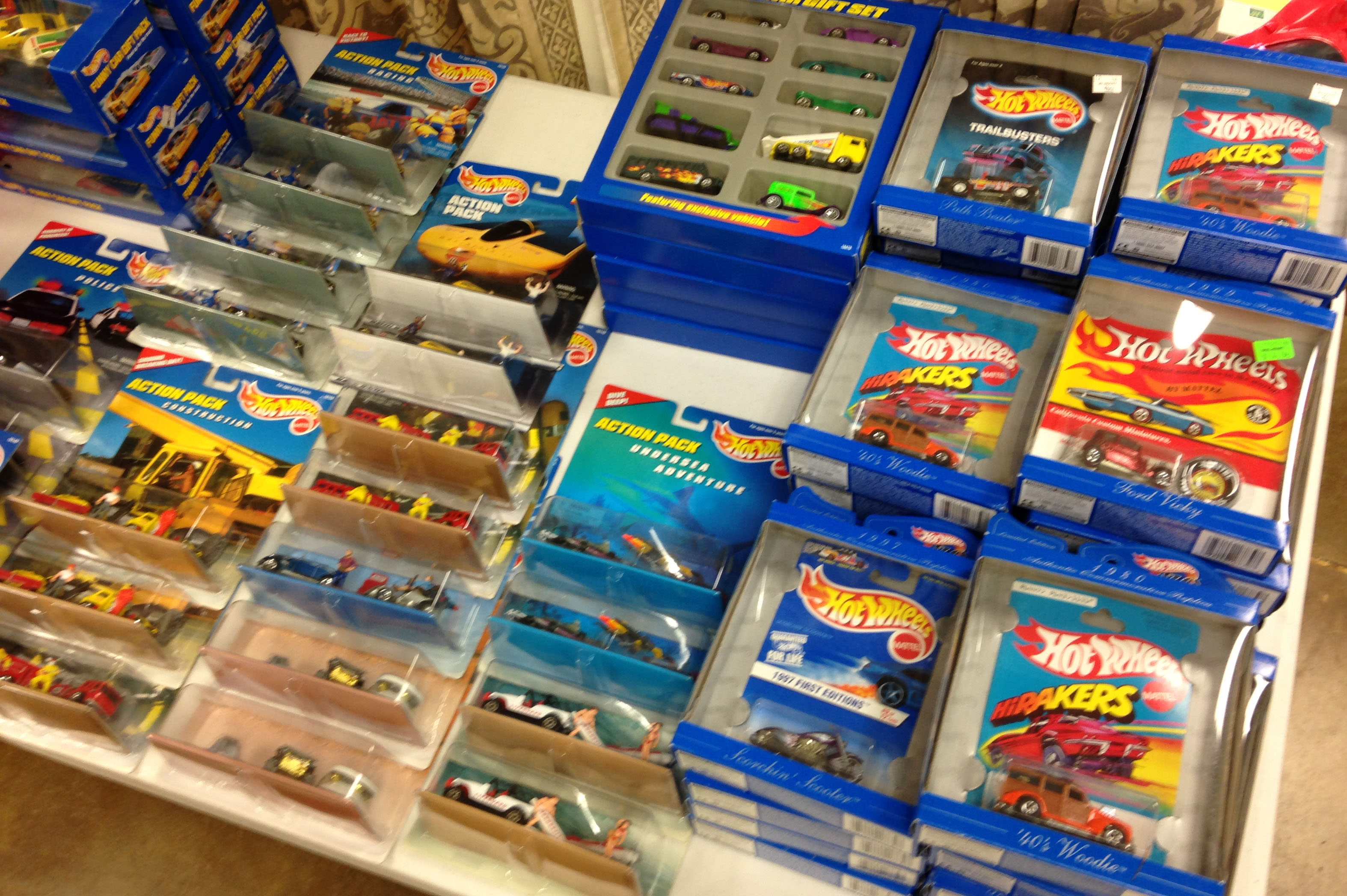 HUGE COLLECTIBLE TOY AUCTION Wall Auctioneers