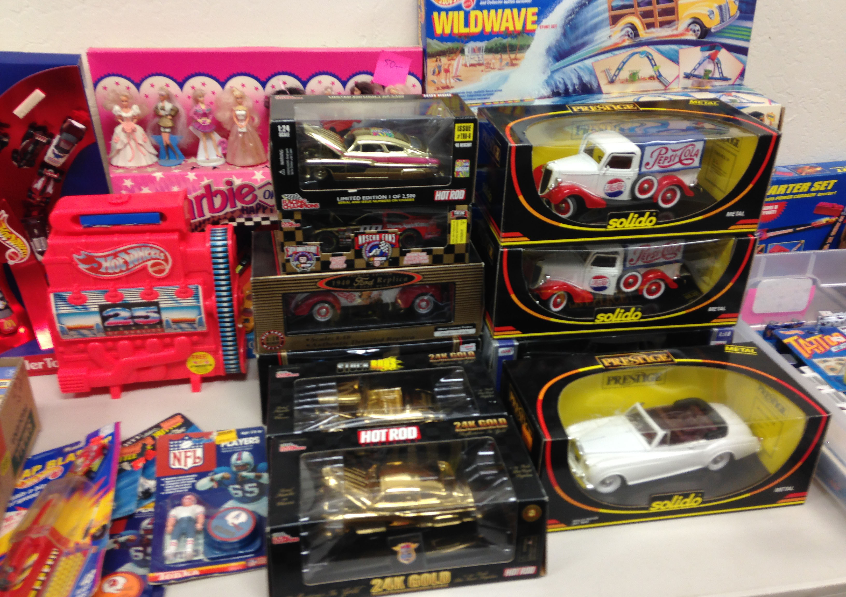 HUGE COLLECTIBLE TOY AUCTION Wall Auctioneers