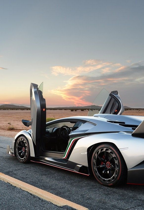 Veneno Red White Green wallpaper