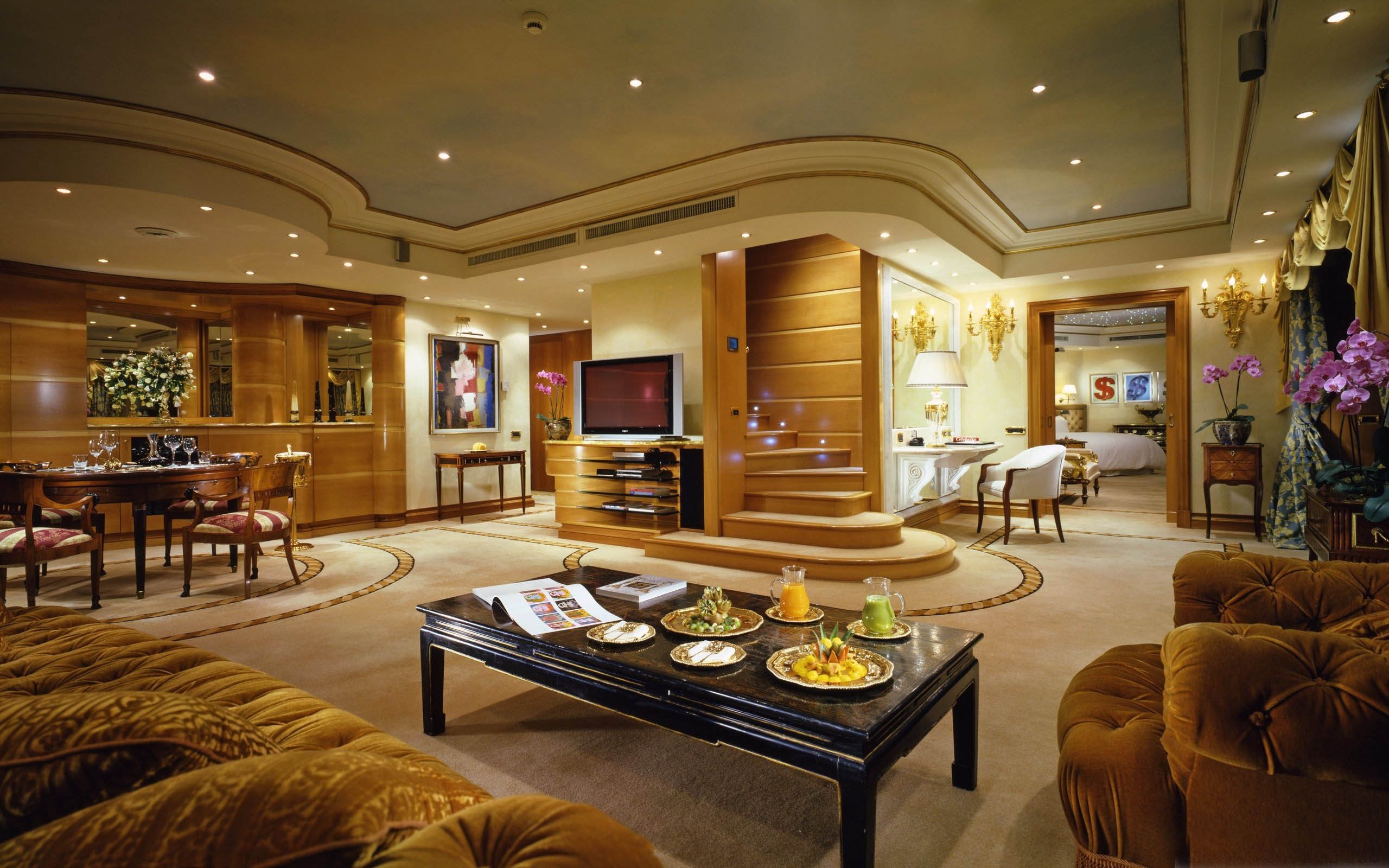 1800x1200px Luxury Living Room Wallpaper