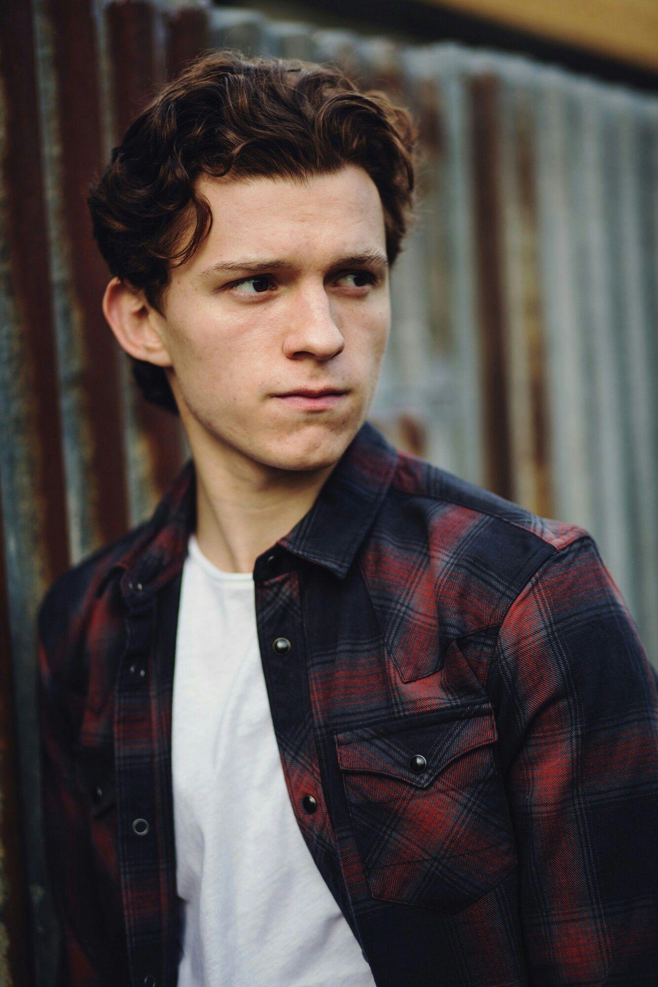 Tom Holland Wallpapers Top Free Tom Holland Backgrounds WallpaperAccess