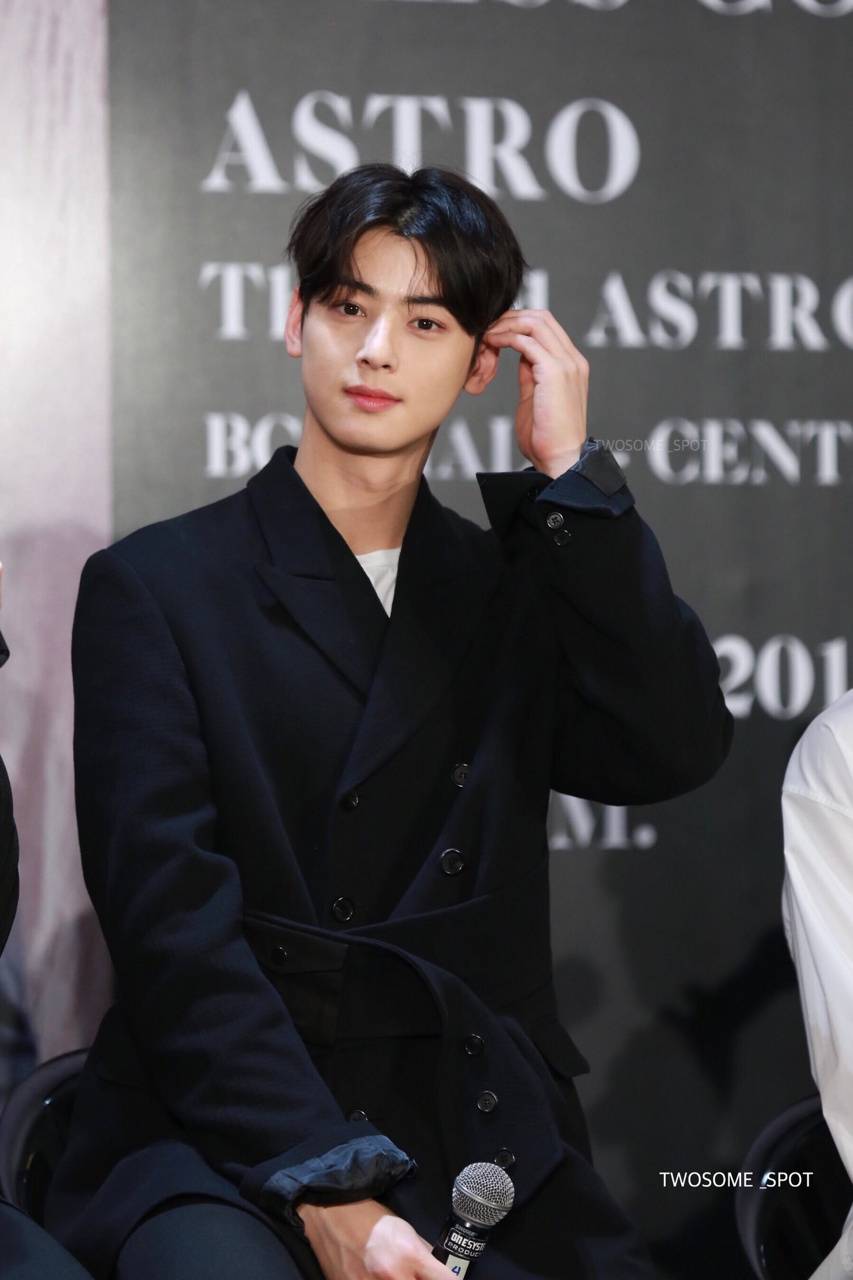 200+ Eunwoo Wallpaper Aesthetic Black My