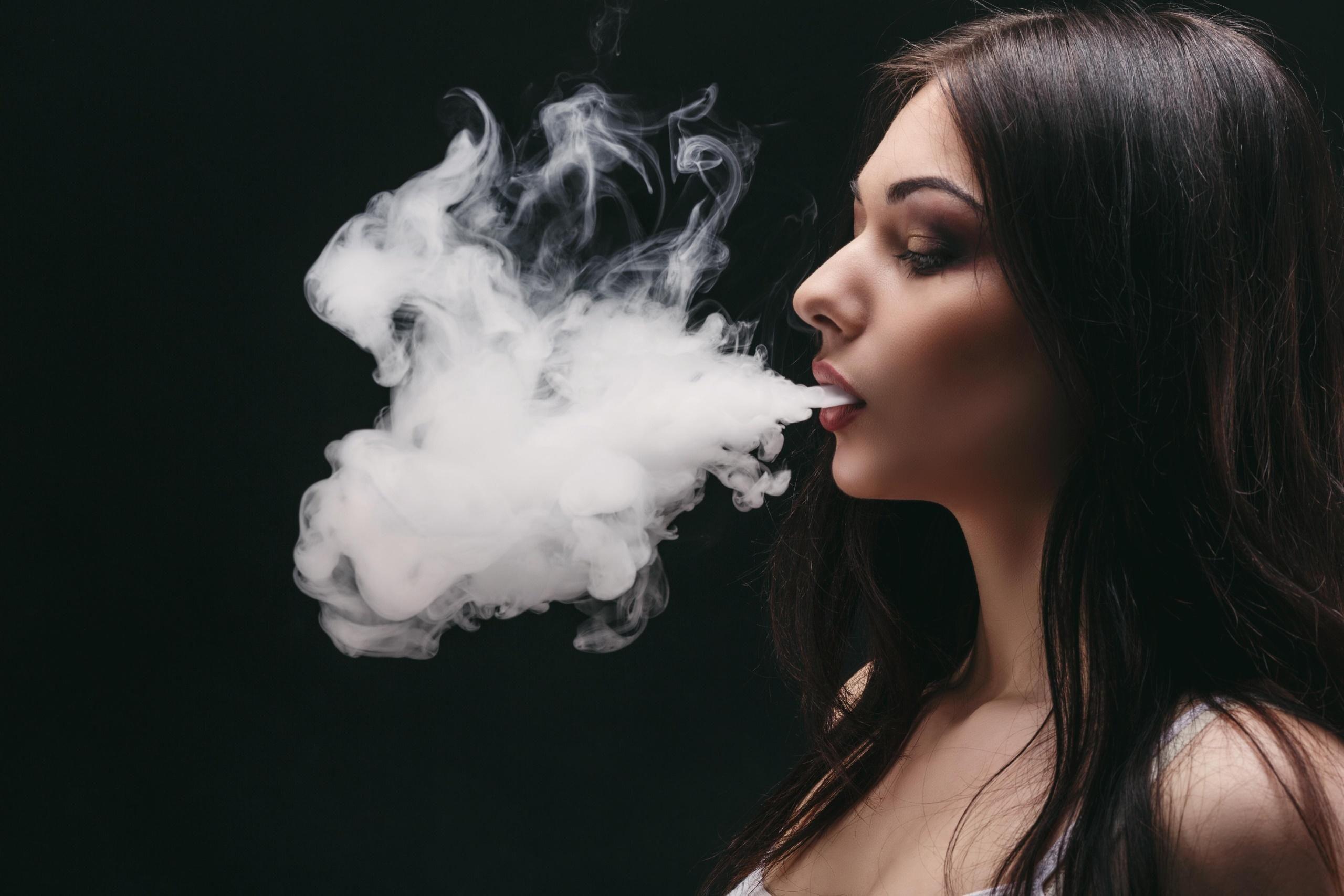 Women Smoke Wallpapers - Top Free Women Smoke Backgrounds - WallpaperAccess