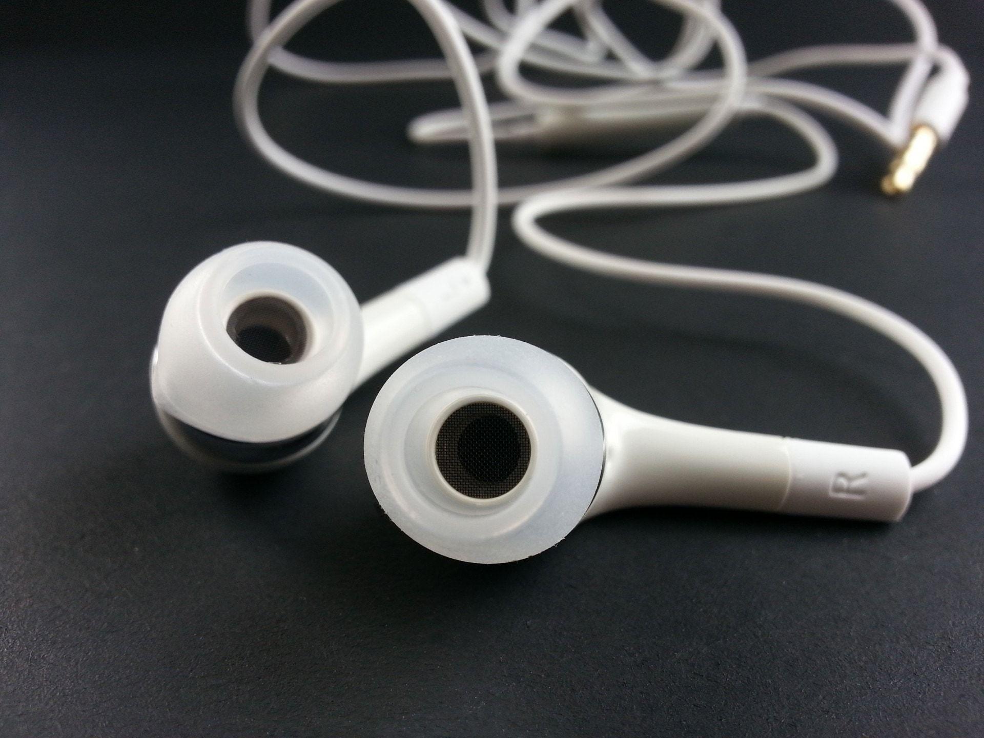 Earbuds Wallpapers Top Free Earbuds Backgrounds WallpaperAccess