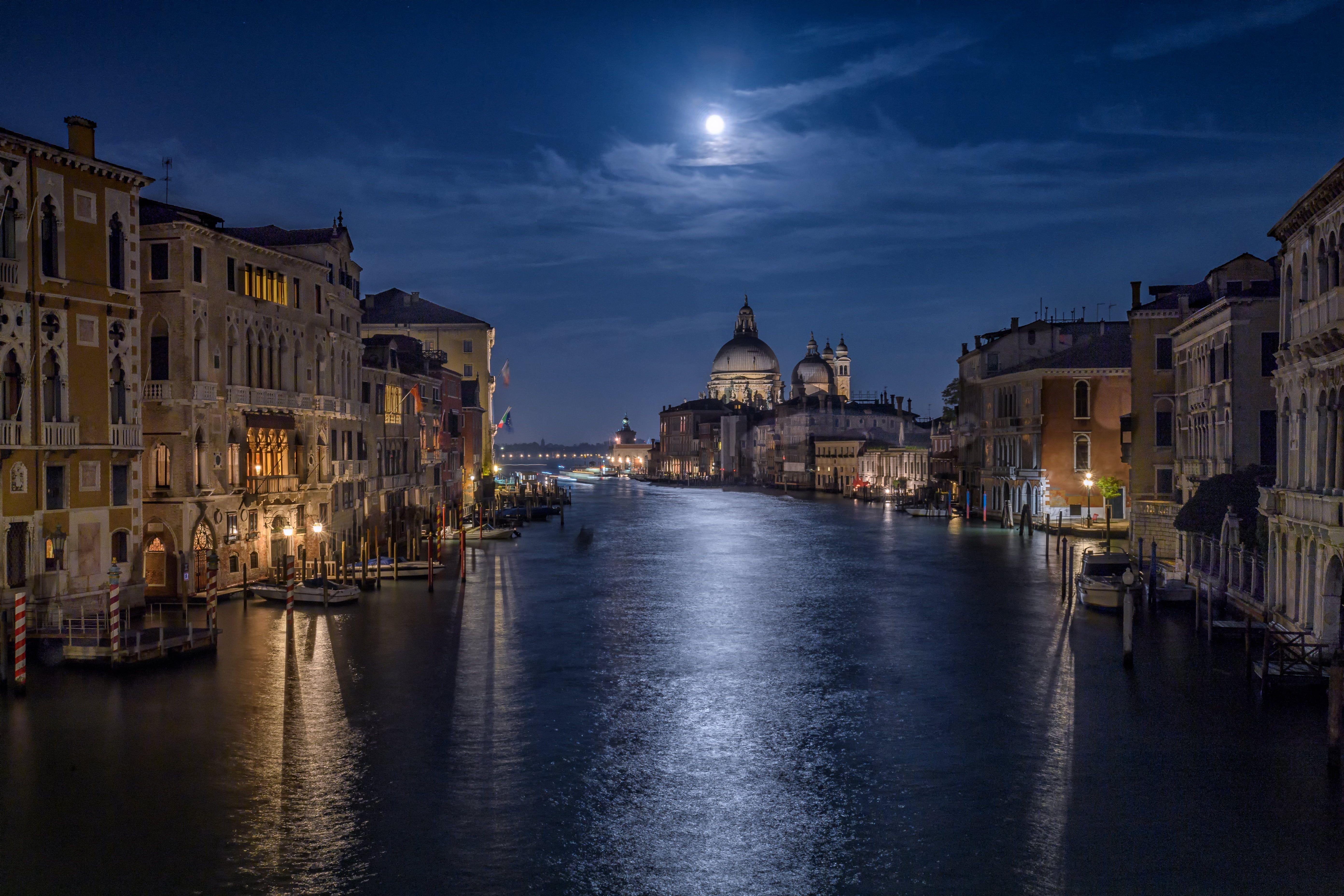 Venice Night Wallpapers Top Free Venice Night Backgrounds WallpaperAccess