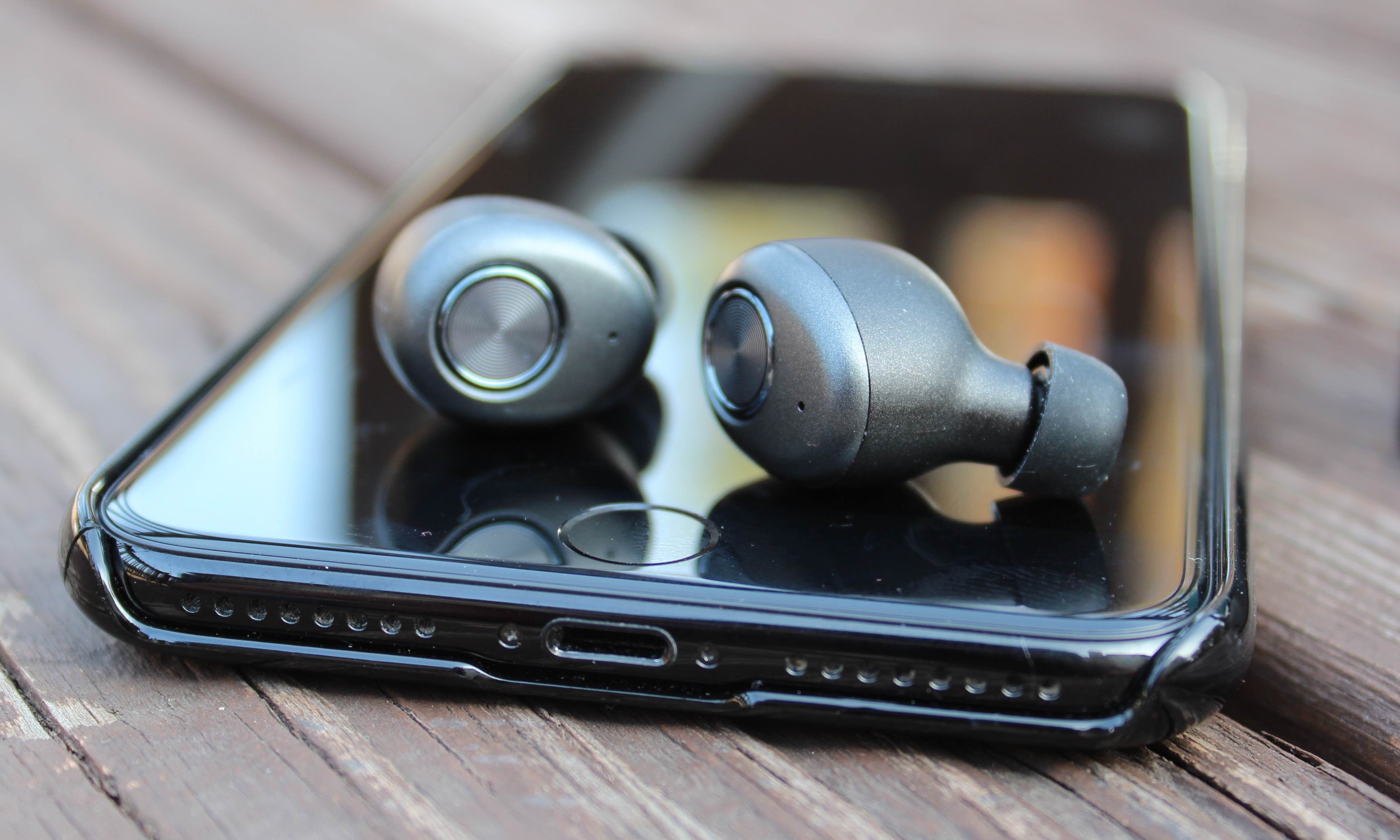 Earbuds Wallpapers Top Free Earbuds Backgrounds WallpaperAccess