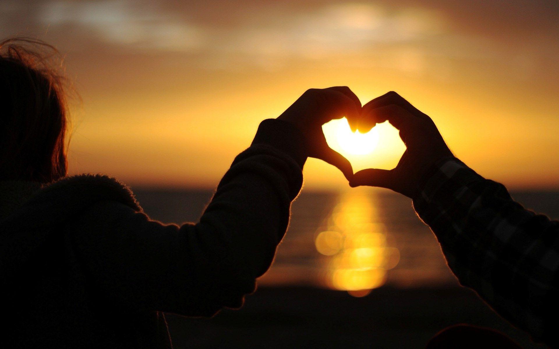 Heart Hands Wallpapers Top Free Heart Hands Backgrounds WallpaperAccess