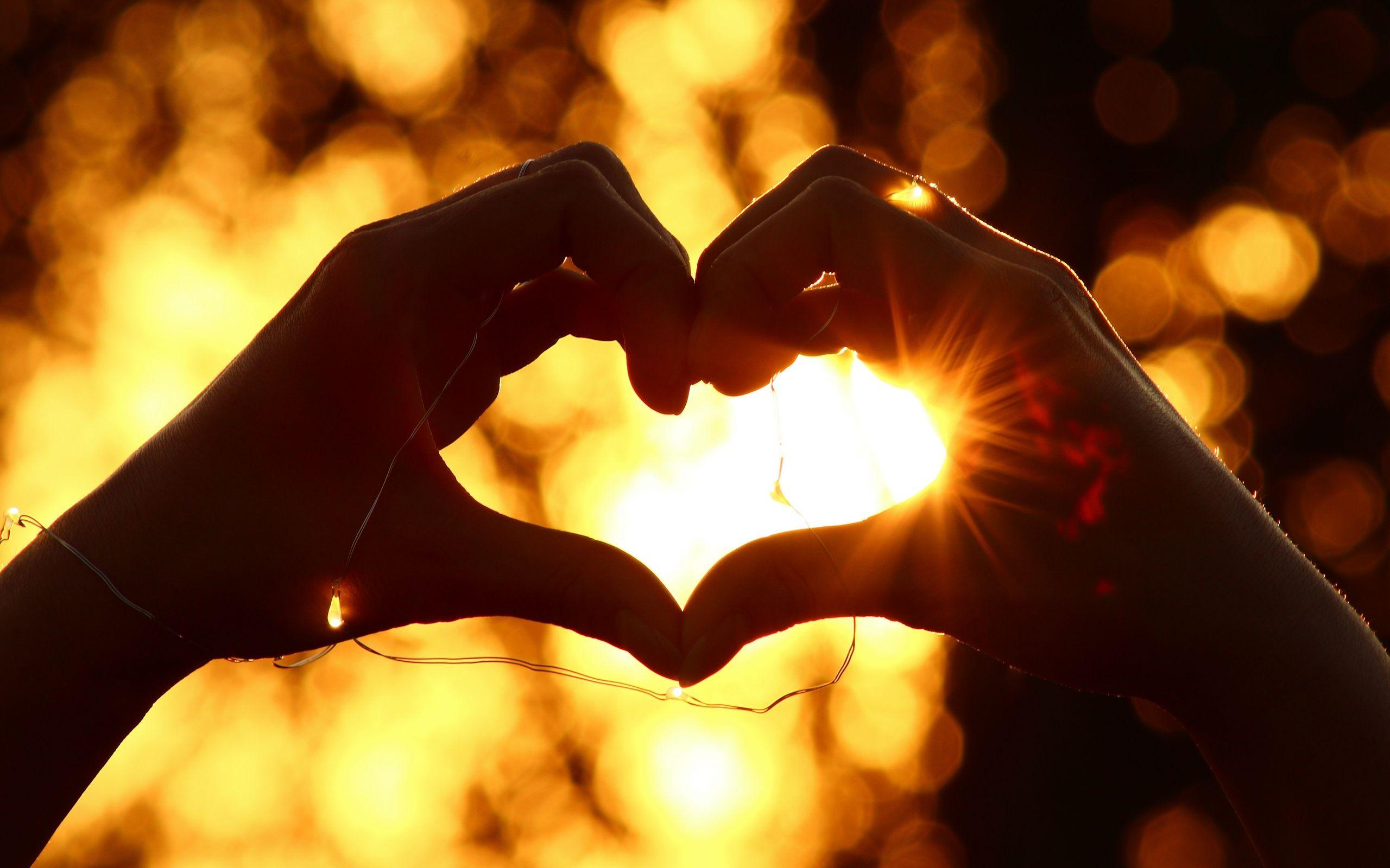 Heart Hands Wallpapers Top Free Heart Hands Backgrounds WallpaperAccess