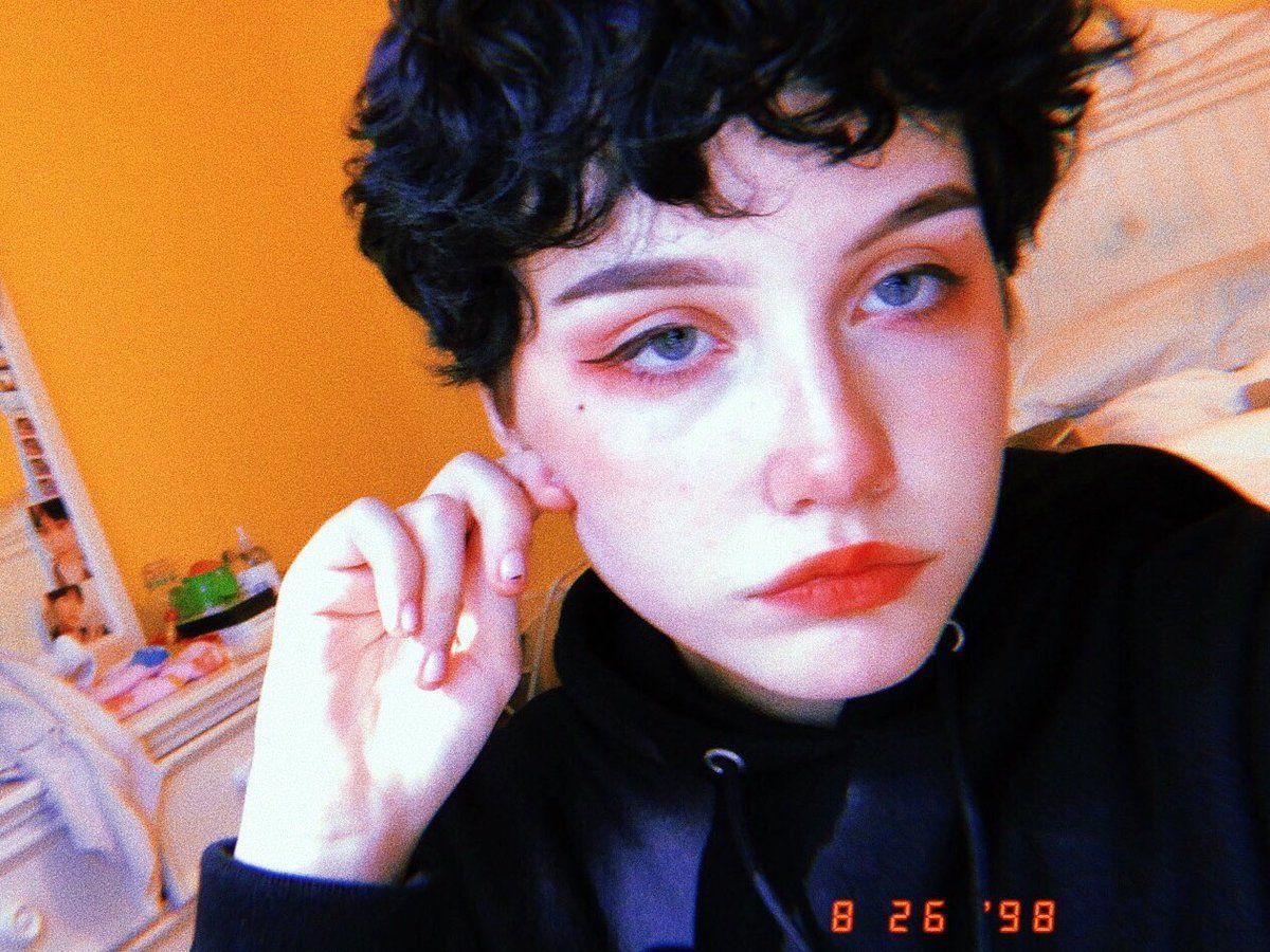 Chloe Moriondo Wallpapers Top Free Chloe Moriondo Backgrounds