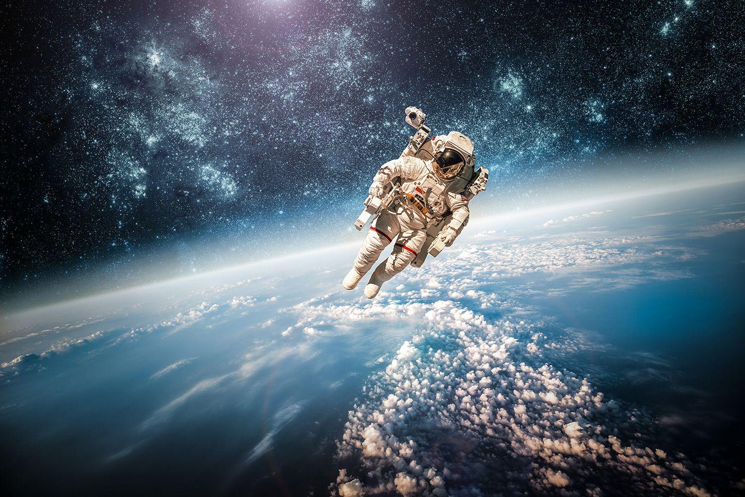 Spacewalk Wallpapers Top Free Spacewalk Backgrounds WallpaperAccess