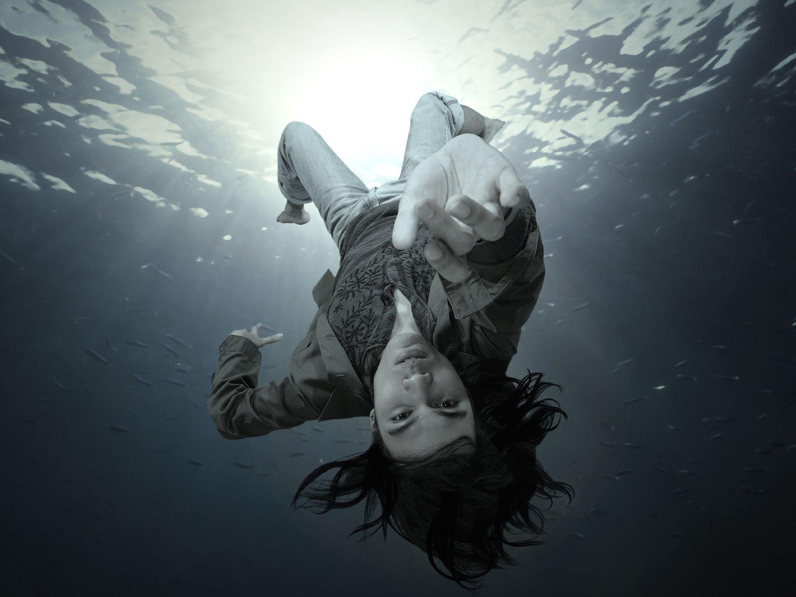 Drowning Wallpapers Top Free Drowning Backgrounds WallpaperAccess