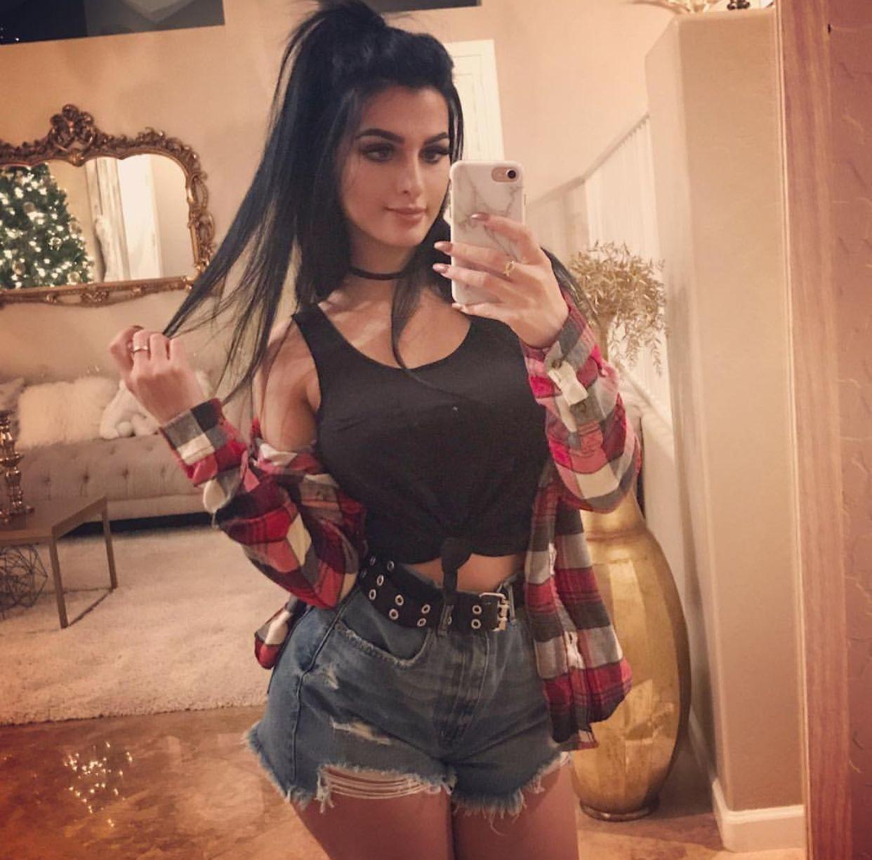 SSSniperWolf Wallpapers Top Free SSSniperWolf Backgrounds
