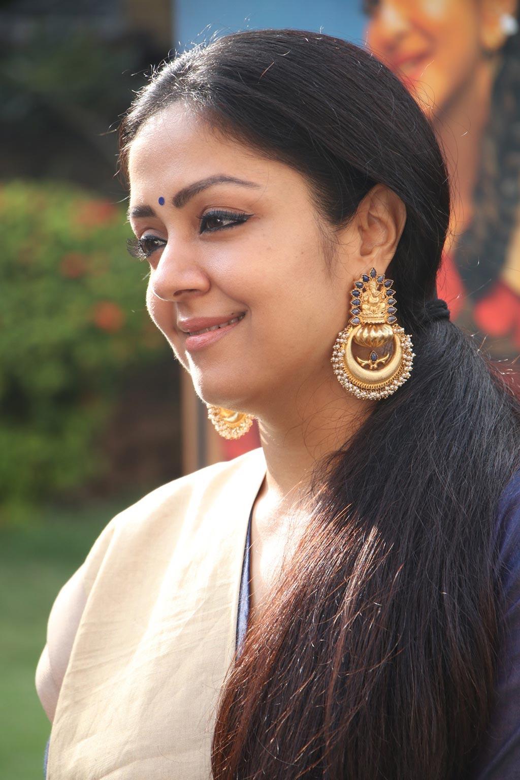 Jyothika HD Wallpapers Top Free Jyothika HD Backgrounds WallpaperAccess