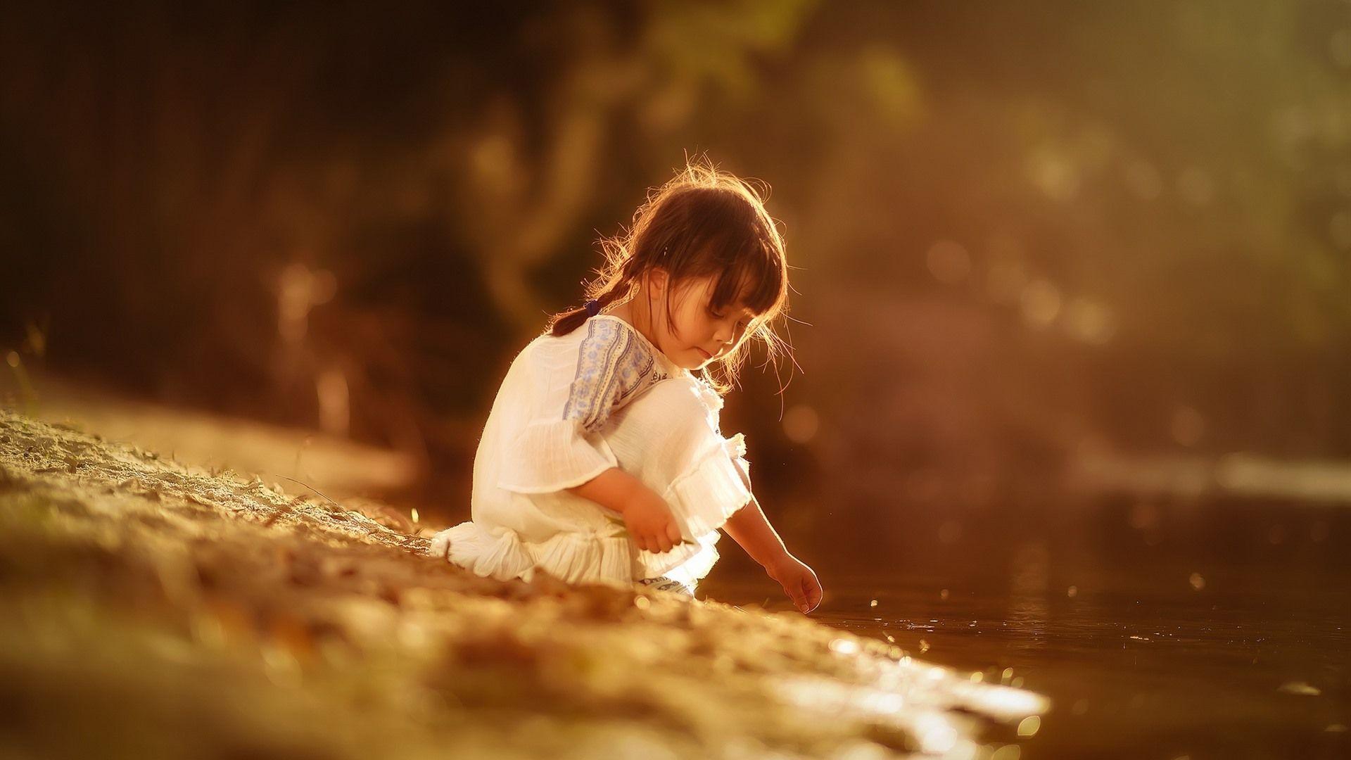 Little Girl Wallpapers Top Free Little Girl Backgrounds WallpaperAccess