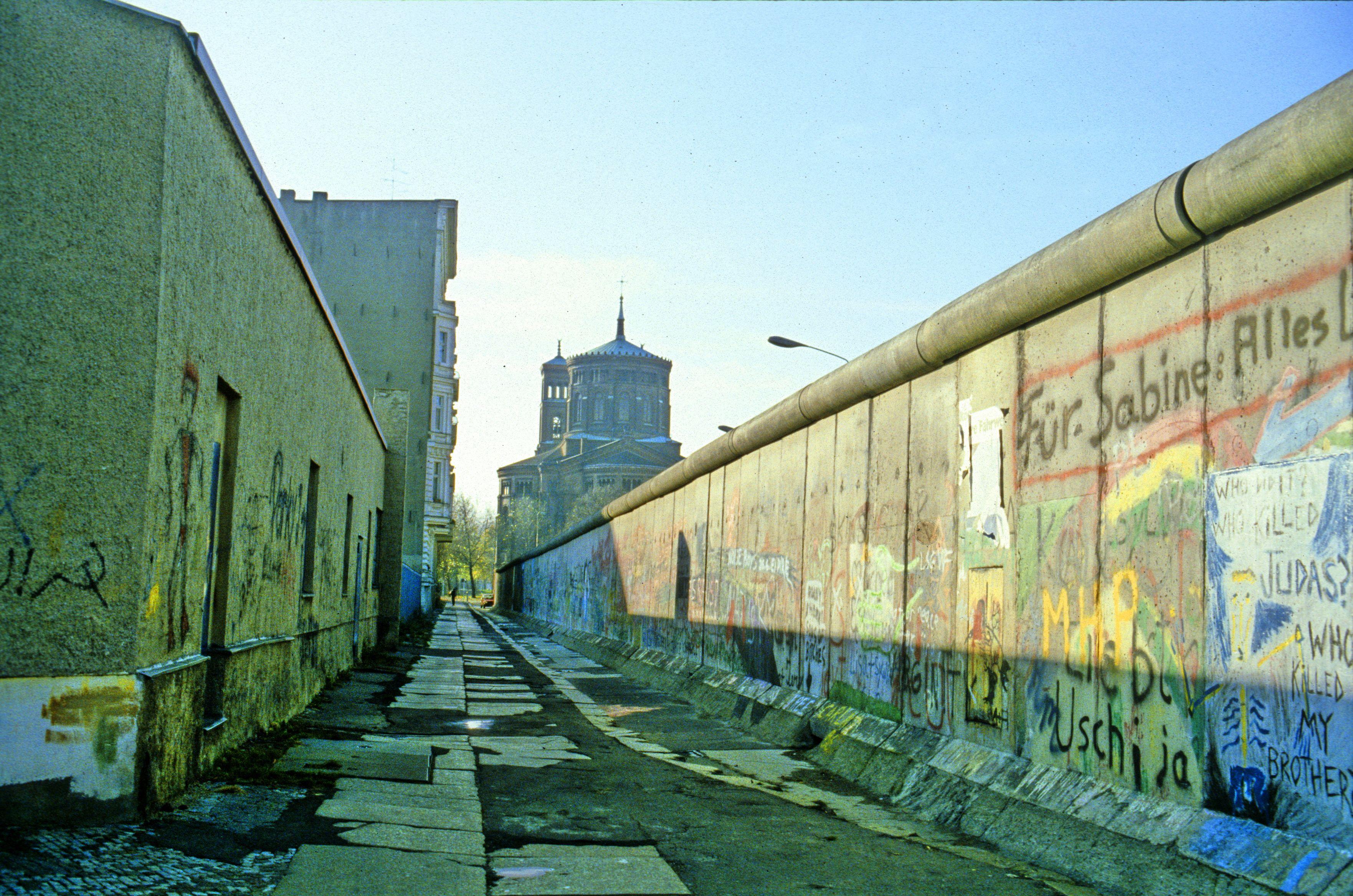 Berlin Wall Wallpapers Top Free Berlin Wall Backgrounds WallpaperAccess
