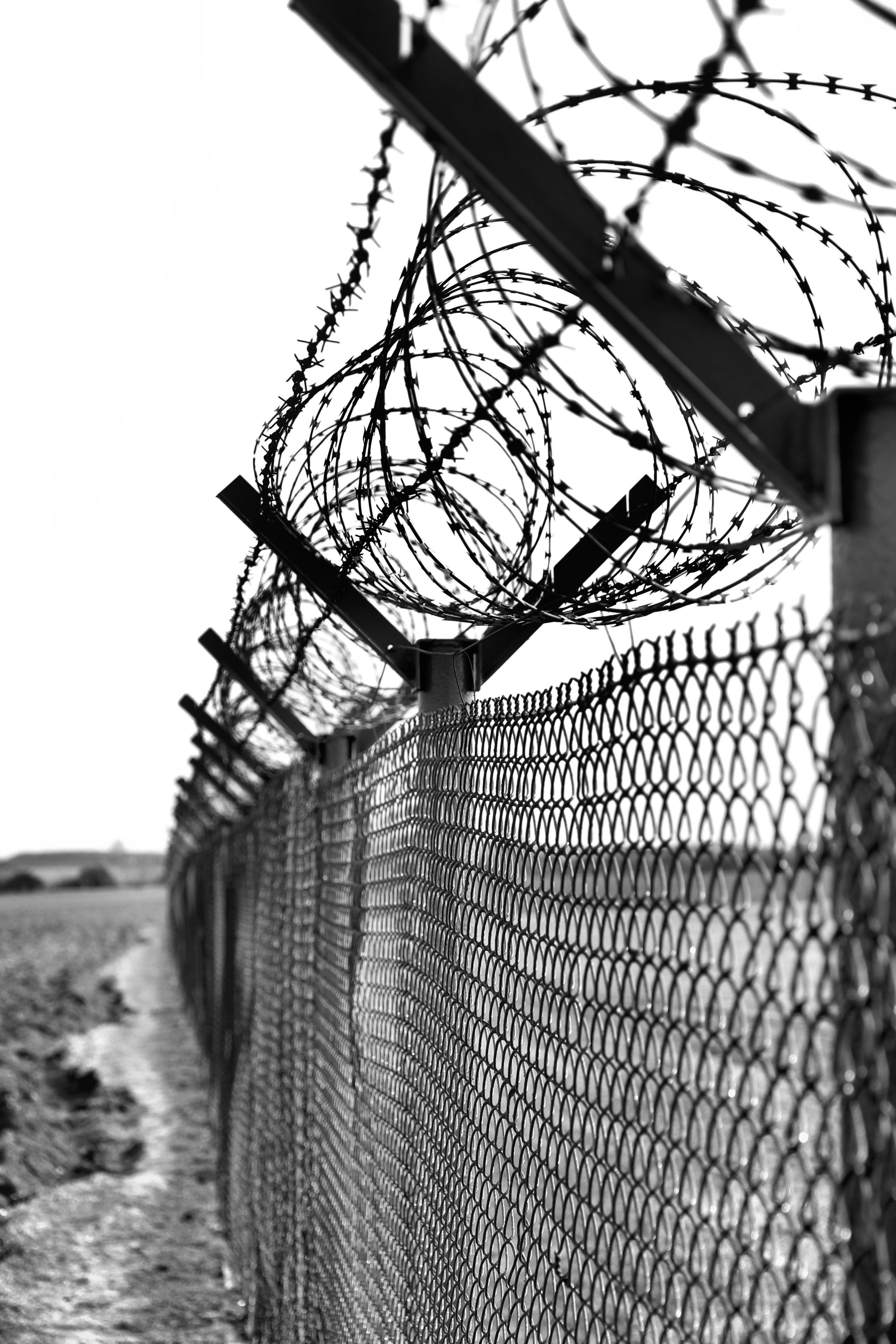 Barbed Wire Wallpapers Top Free Barbed Wire Backgrounds WallpaperAccess