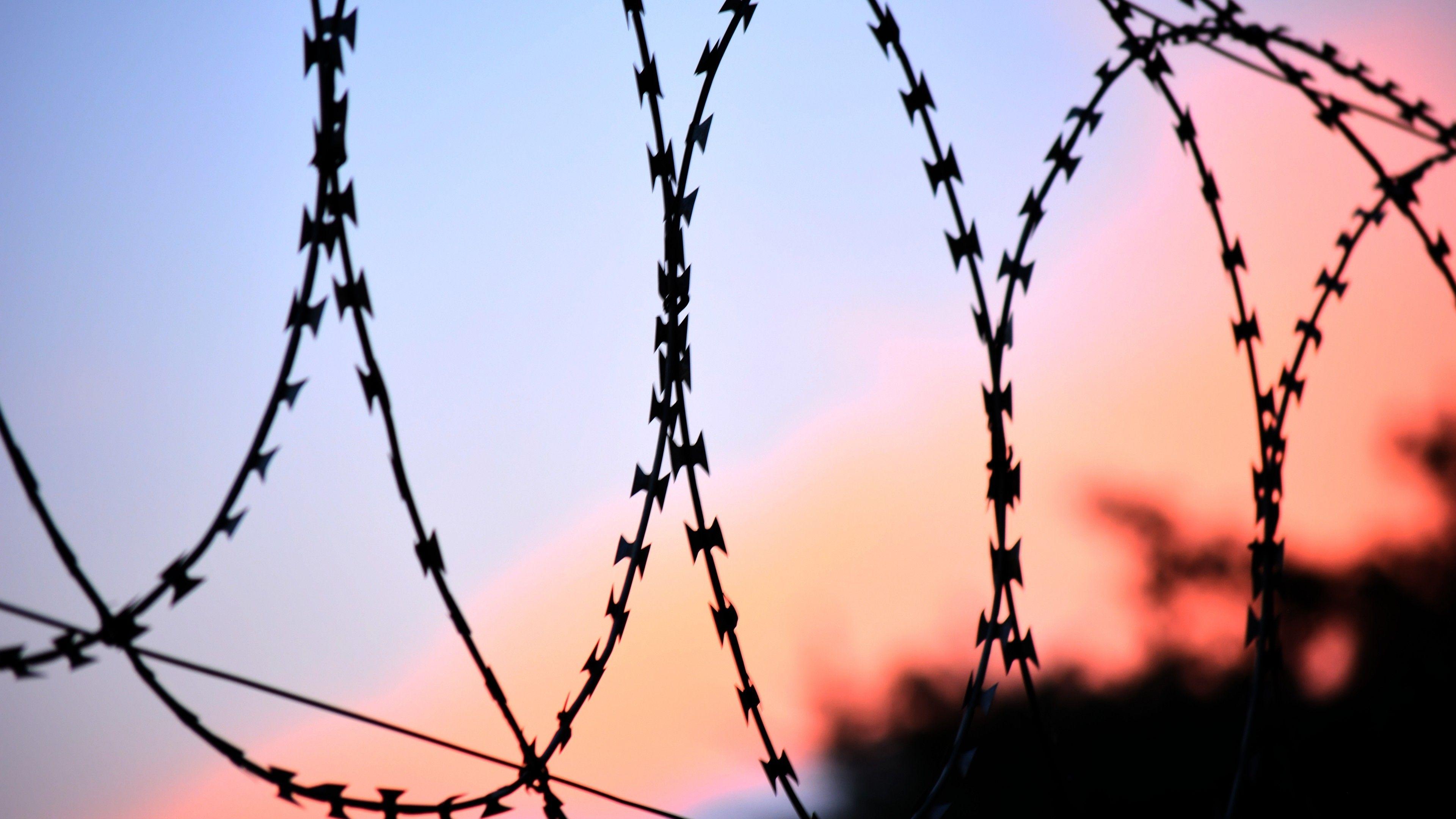 Barbed Wire Wallpapers Top Free Barbed Wire Backgrounds WallpaperAccess