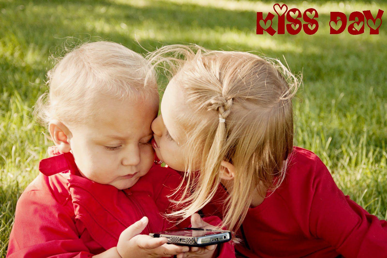 Cute Kiss Wallpapers Top Free Cute Kiss Backgrounds WallpaperAccess